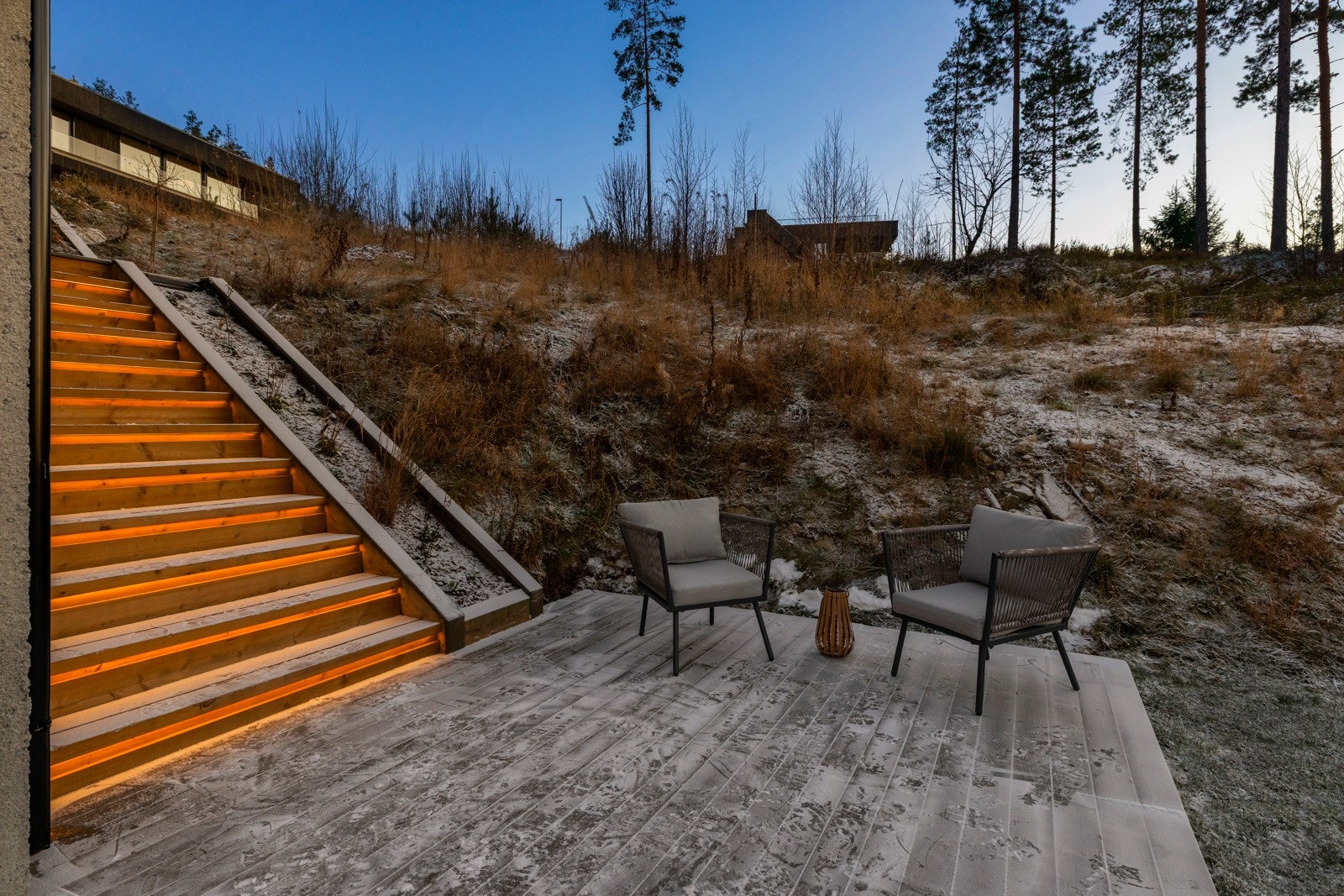 På terrasseplattingen er det også gode møbleringsmuligheter. Galleribilde