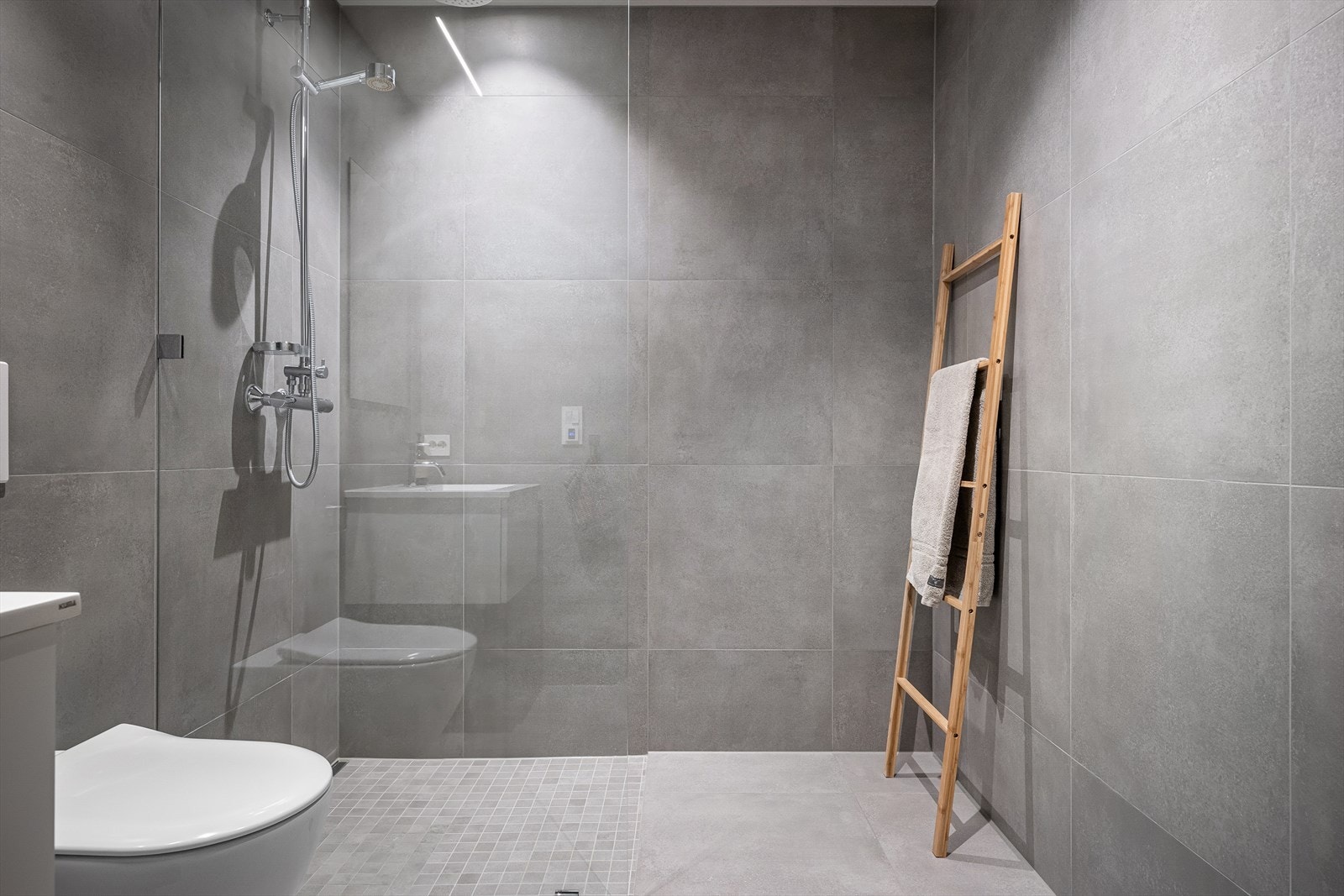 Eget bad nr. 2 ved soverom nr. 2. Dette er også enkelt tilgjengelig for besøkende. Galleribilde