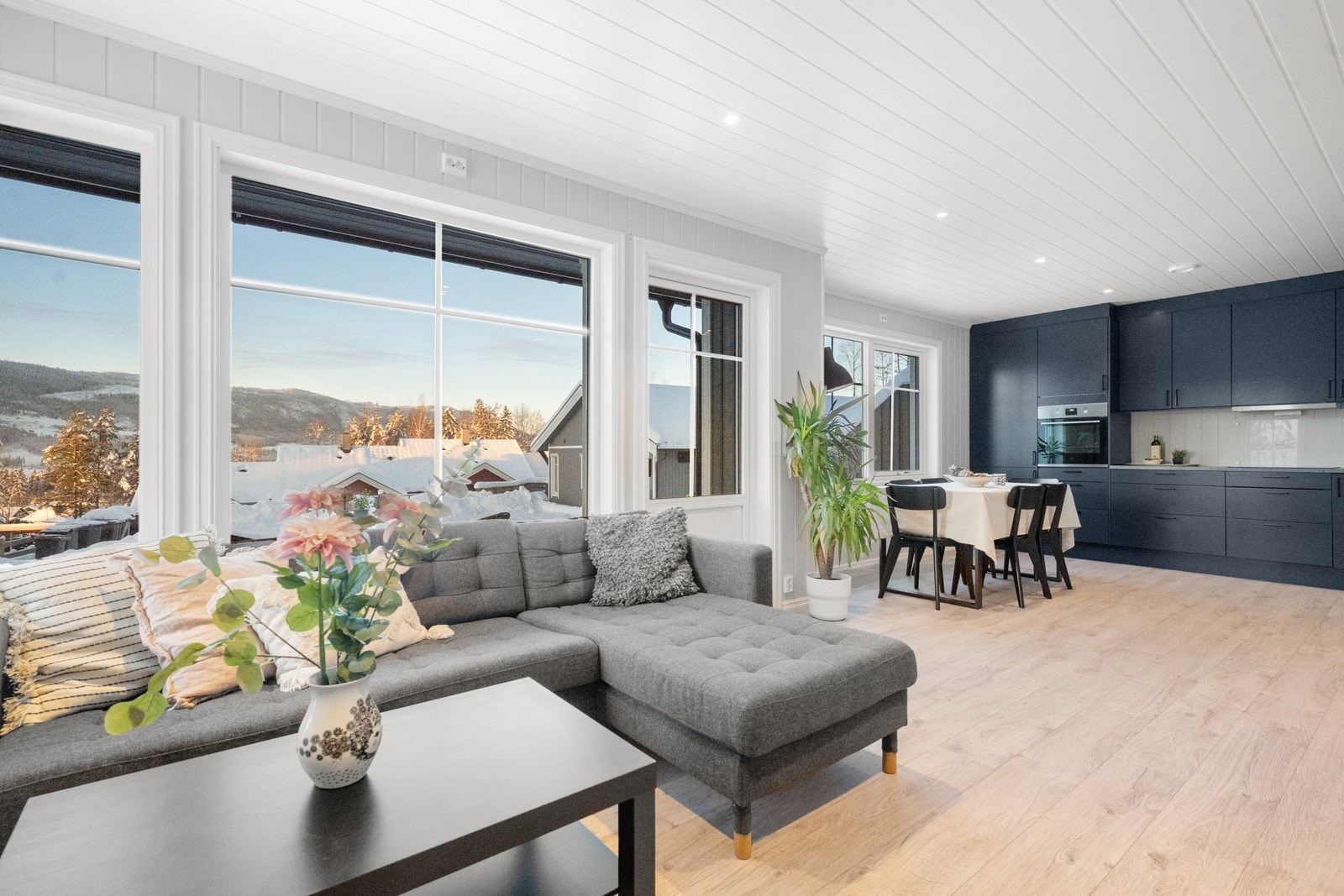 Velkommen til Tonlia 33! En lekker leilighet i Tonlia oppført i 2022 - her kan du flytte rett inn! Galleribilde