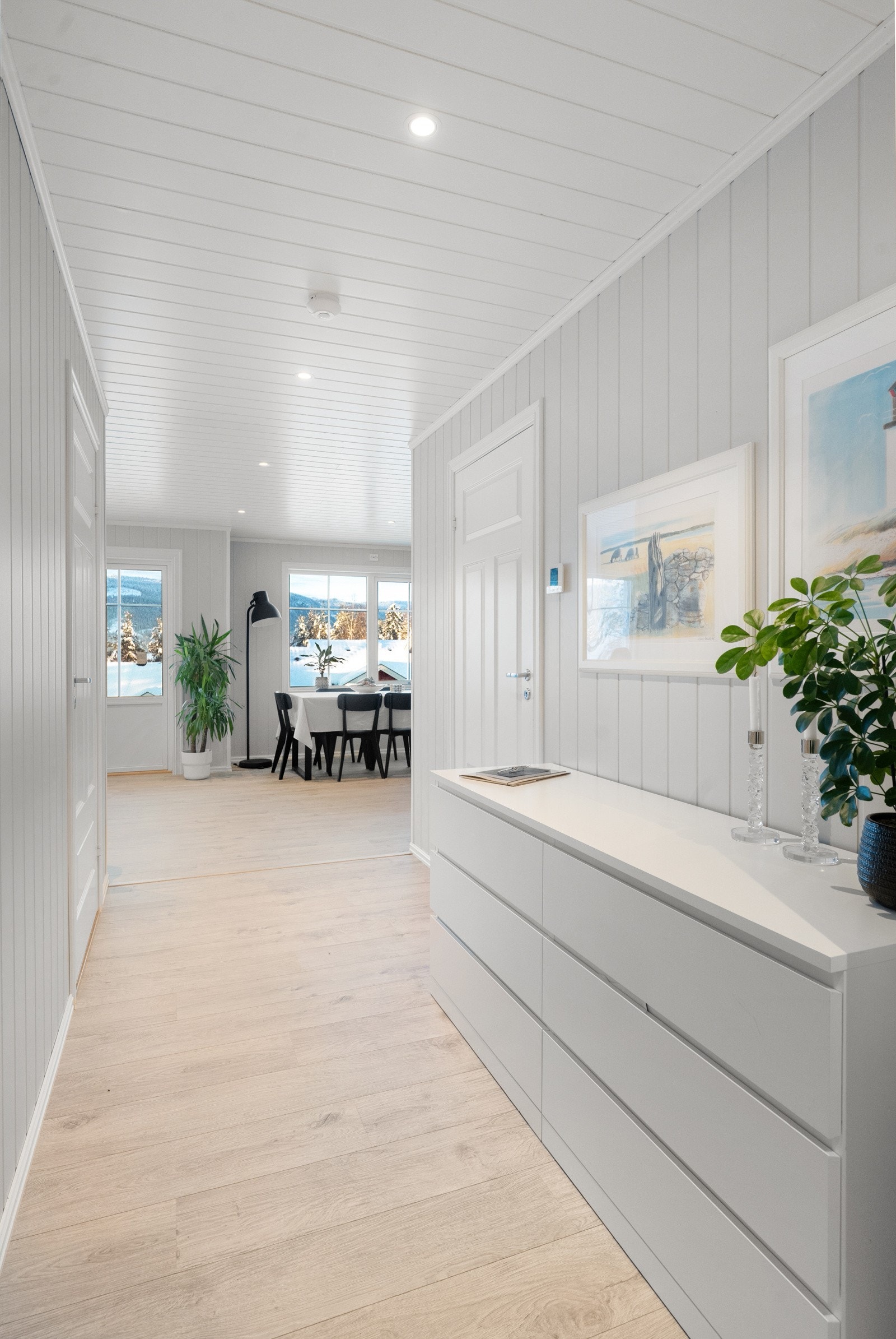 Dette er et hjem som oppleves både funksjonelt og innbydende Galleribilde