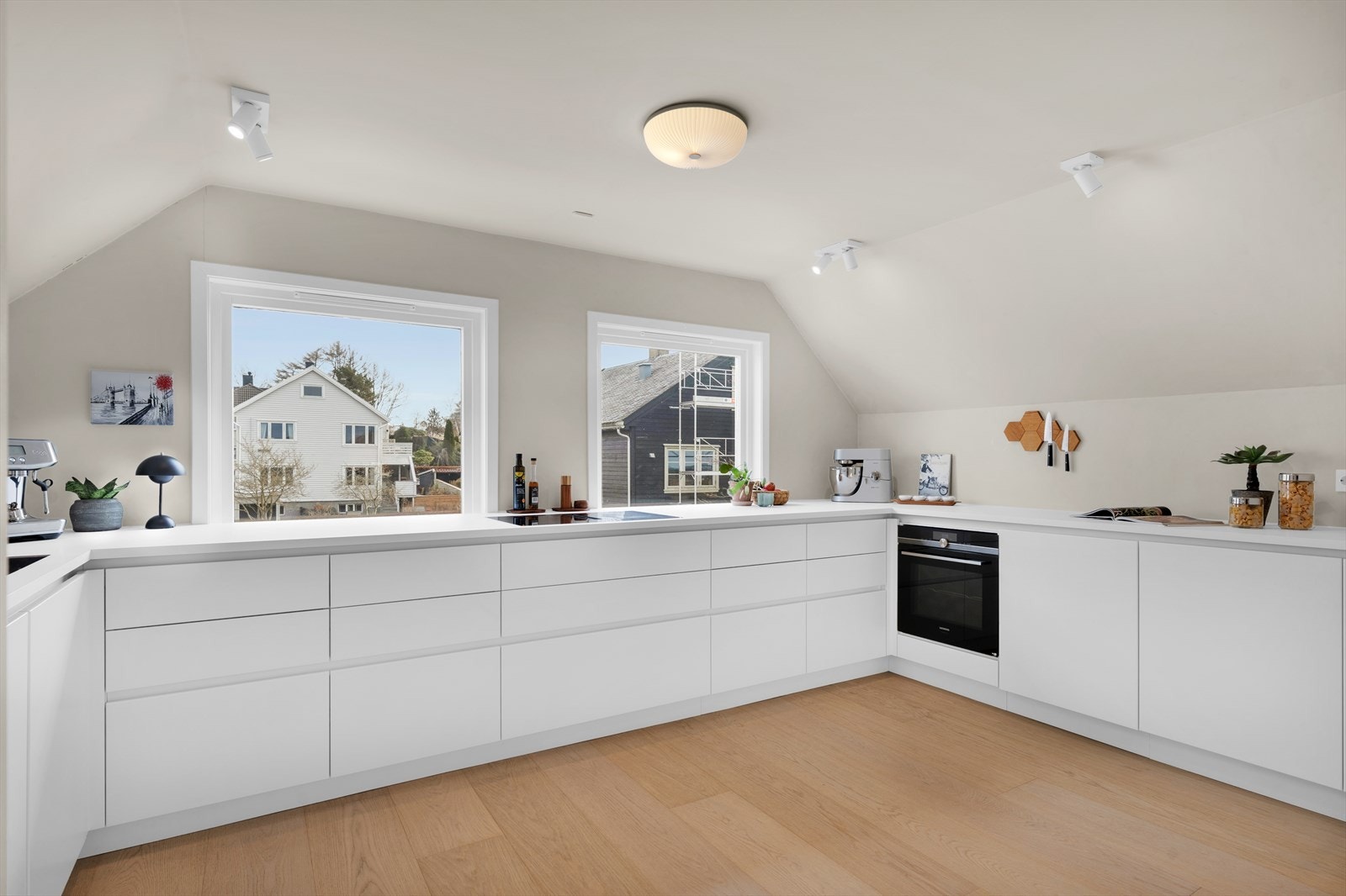 Lekkert og påkostet kjøkken fra kvalitetsleverandøren Multiform Galleribilde