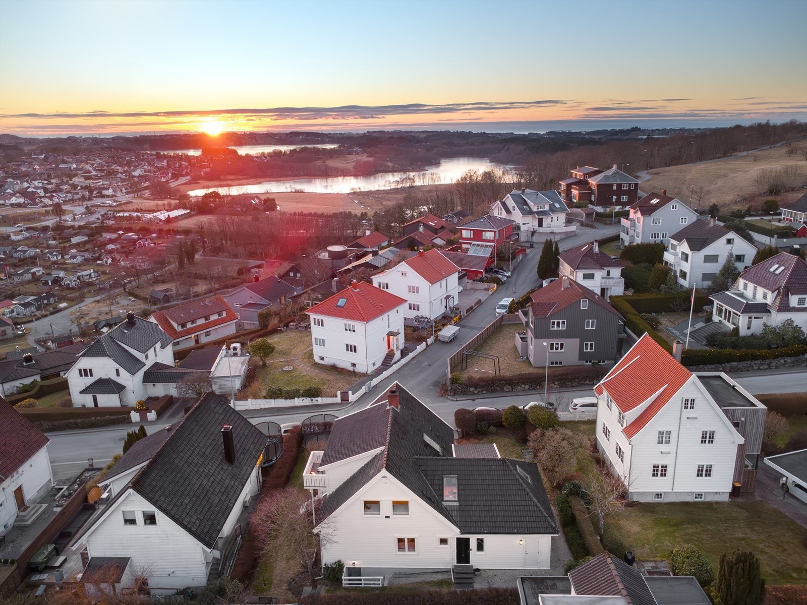 Leiligheten ligger fantastisk til med nærhet til turområder og gangavstand til sentrum Galleribilde