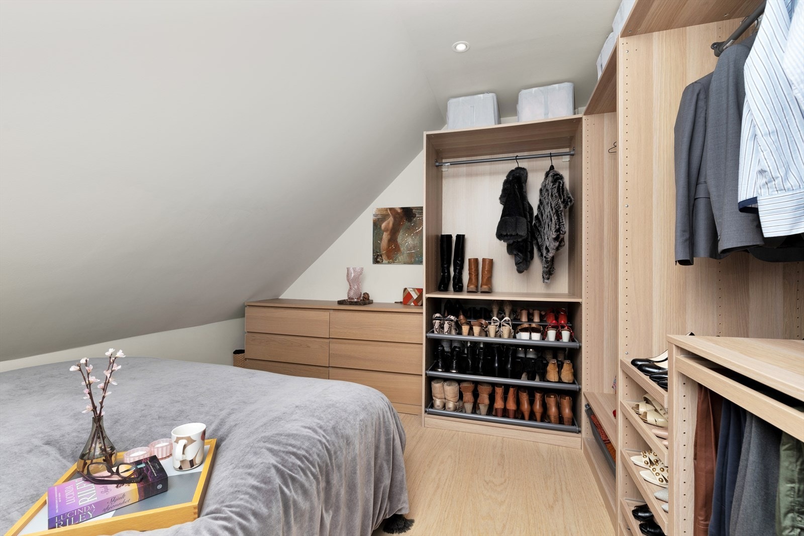 Soverom med god garderobeløsning Galleribilde