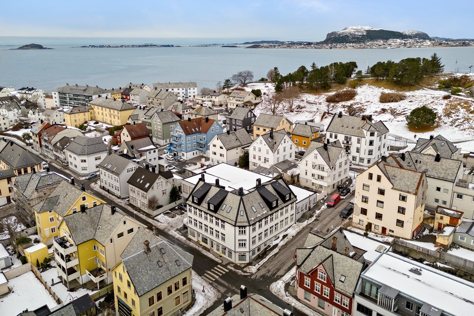 Bak bygården er det flotte turmuligheter på Storhaugen. Galleribilde