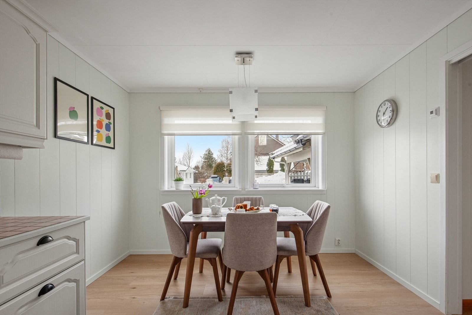 Hele første etasje har gulvvarme, og fire av termostatene ble byttet i 2026. Galleribilde