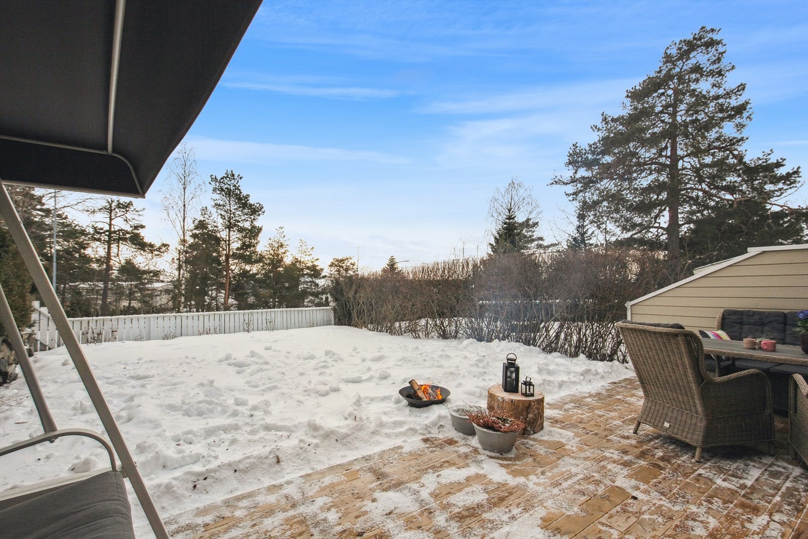 Den skjermede hagen er et trygt lekeområde for barn, uten utgang til trafikk. Galleribilde