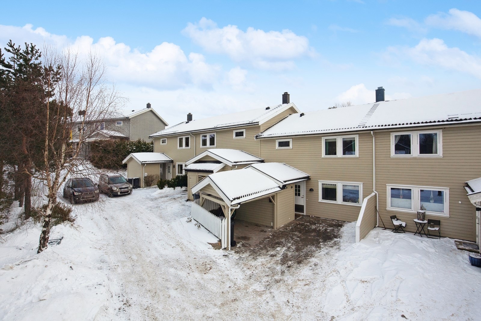 Lyst og romslig rekkehus med praktisk planløsning i barnevennlig nabolag på Fagerstrand. Galleribilde