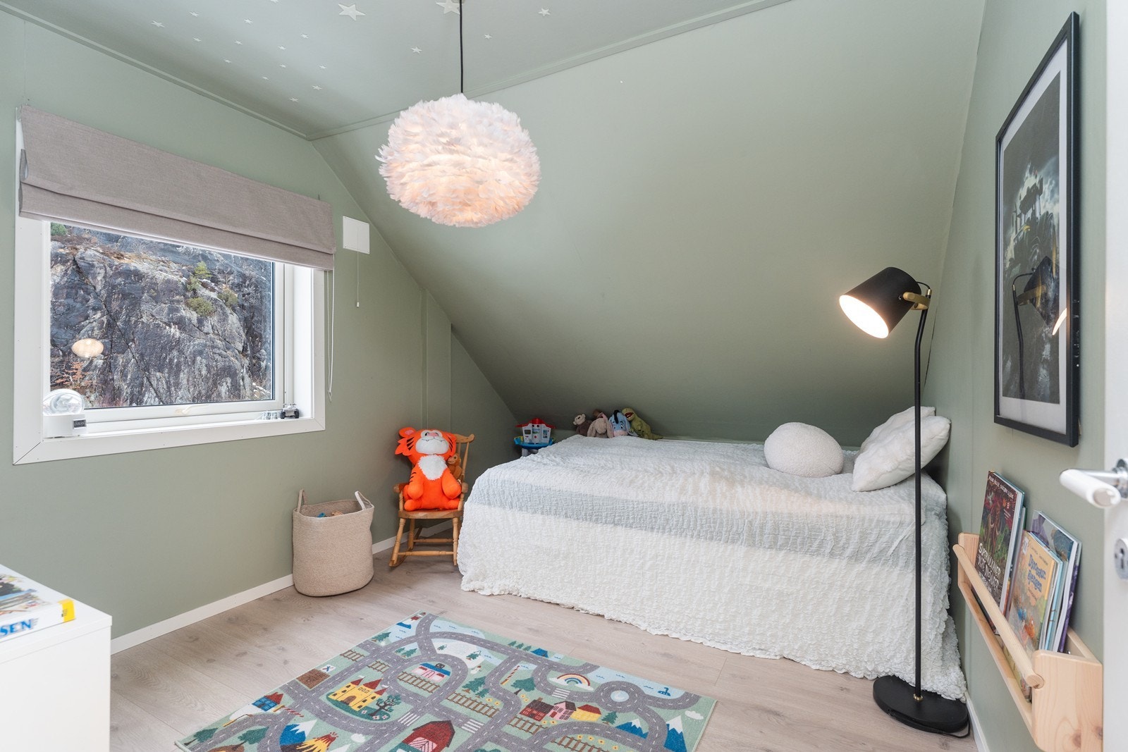 Soverom 2. Alle soverommene har fått nytt gulv. Galleribilde