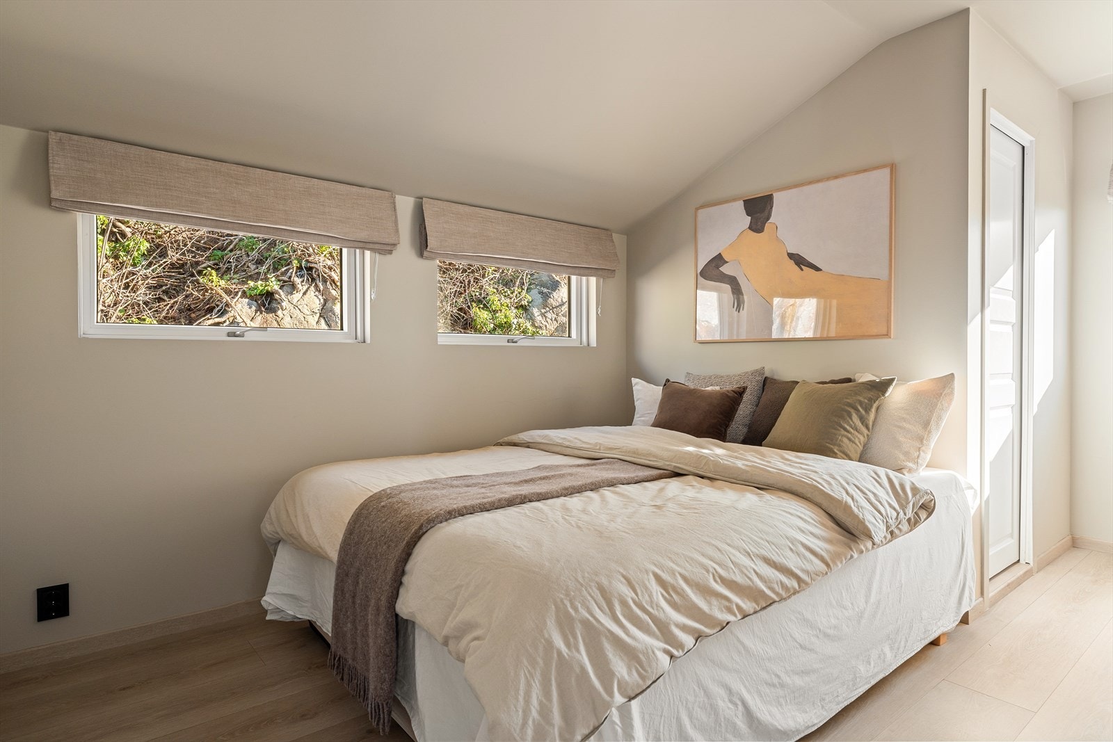 Loftstue er delt inn i 2 soverom. Det største er 13,4 m² og har plass til dobbeltseng. Galleribilde