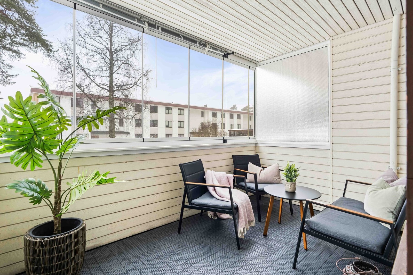 Balkongen er på ca. 8kvm. Galleribilde