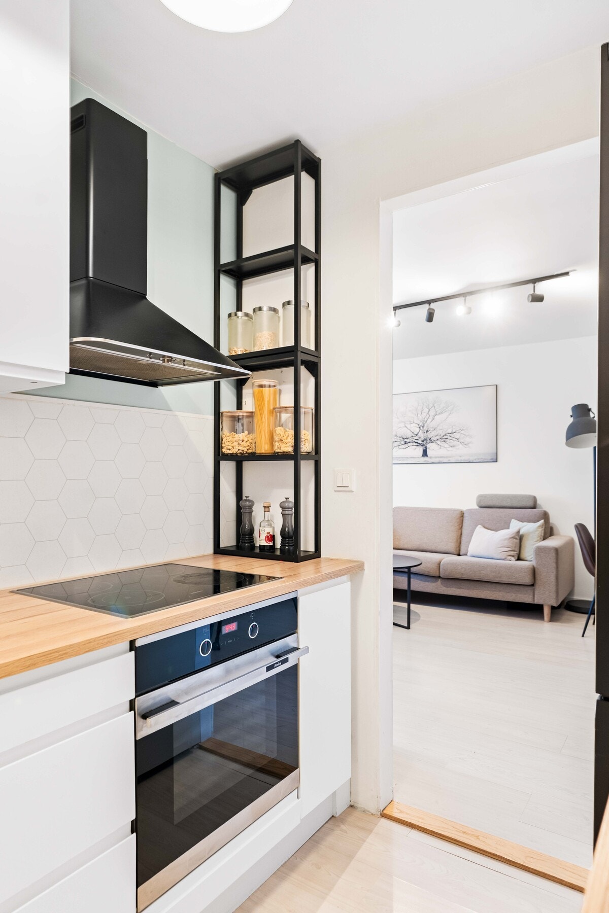 Fra kjøkkenet ut mot stuen. Galleribilde