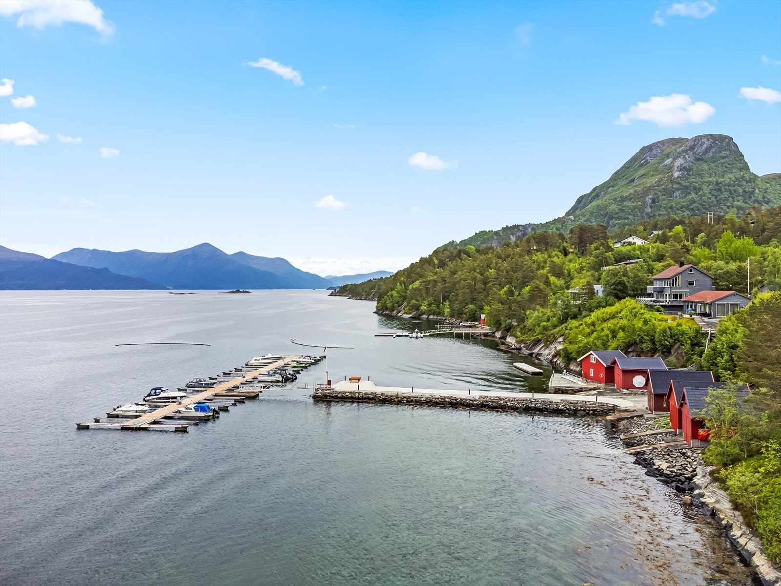 Eiendommen har båtplass på flytebryggen Galleribilde