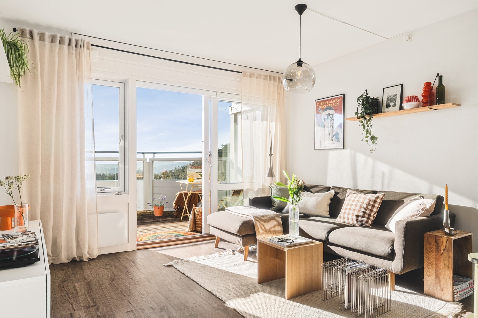 EIE eiendomsmegling ved Simon Aasen har gleden av å presentere Løvåsveien 70! (Foto: Alexander Vie) Galleribilde