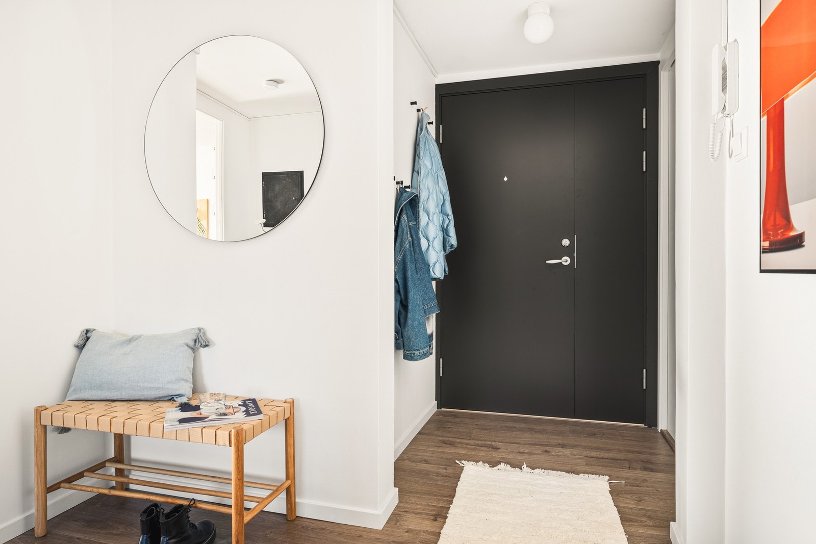 Du ønskes velkommen hjem av en romslig entré på 9 kvm. Galleribilde