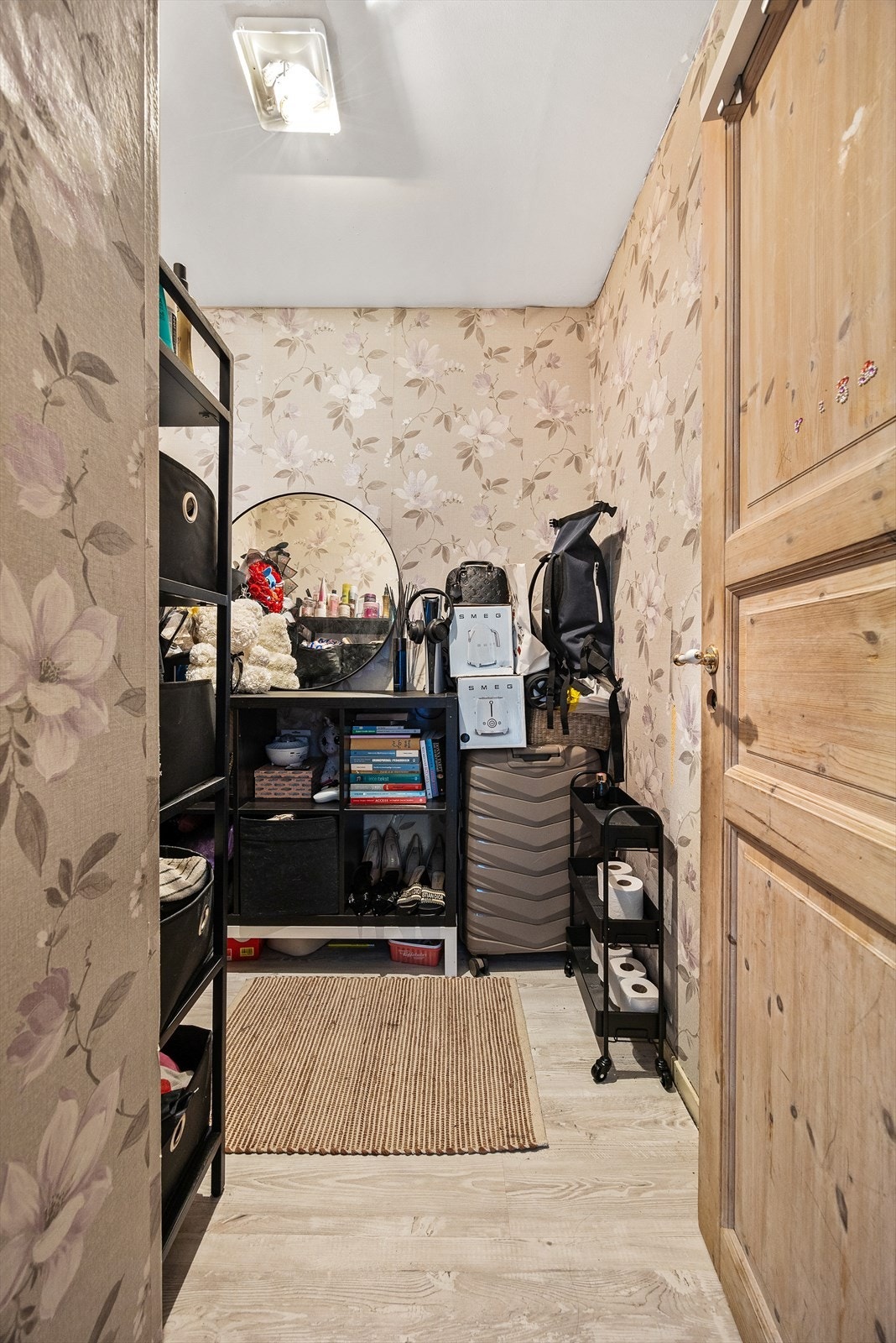 En intern bod gir ekstra og praktisk lagringsplass i leiligheten. Galleribilde