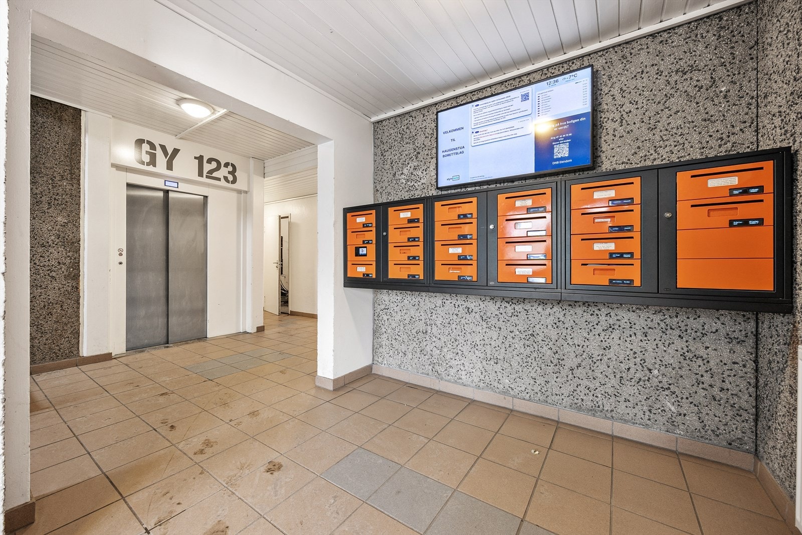 Bygget har heis som tar deg enkelt opp til leiligheten i 5. etasje. Galleribilde