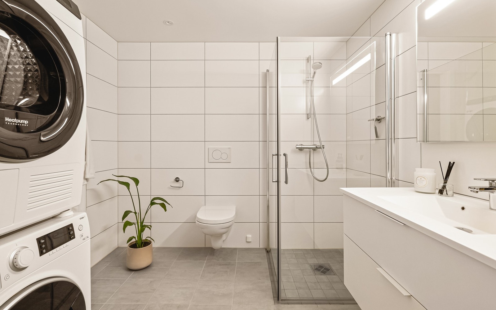 Flislagt bad med vannbåren varme i gulv Galleribilde