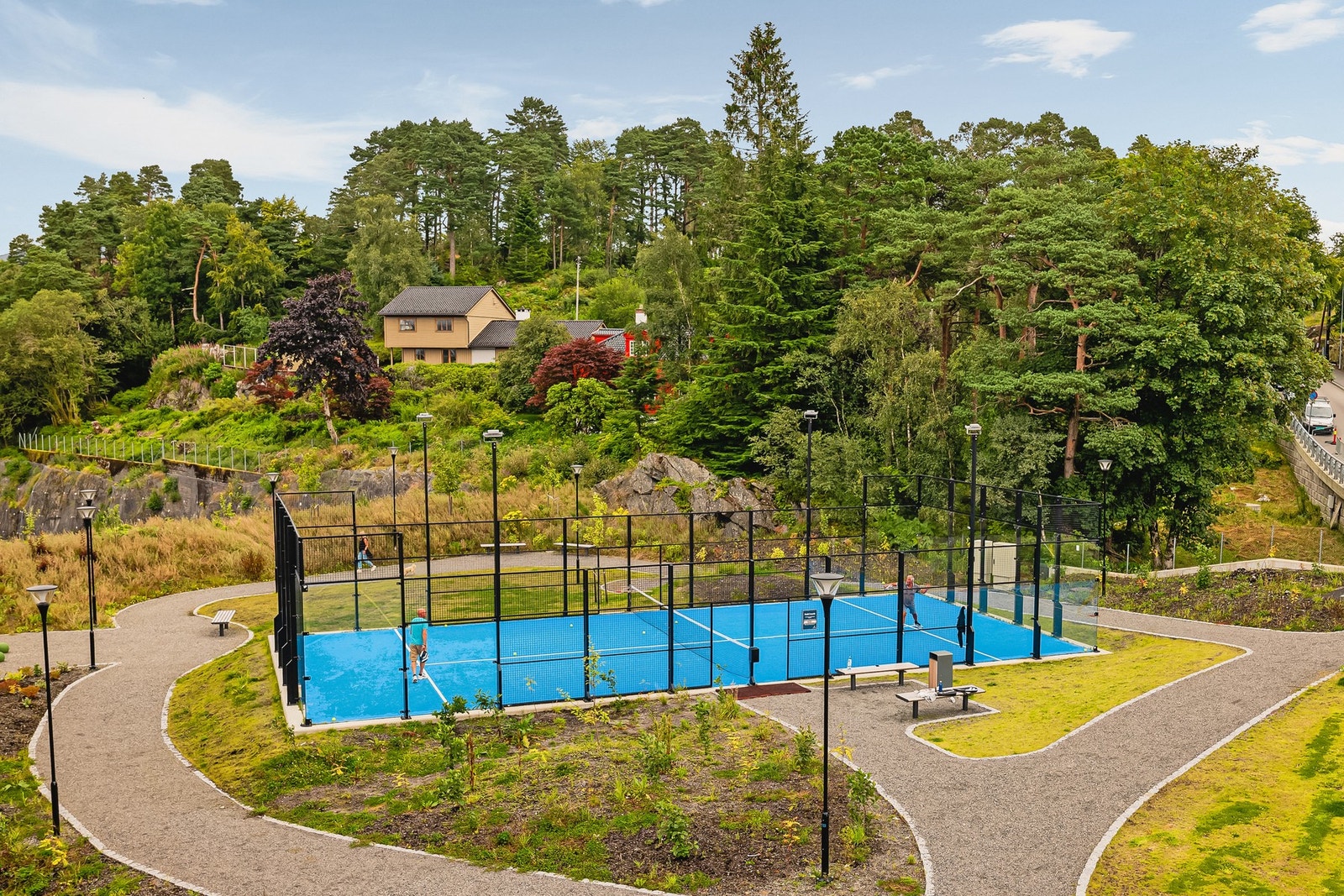 Sameiet er svært attraktivt med blant annet felles padel-, fotball- og volleyballbane Galleribilde