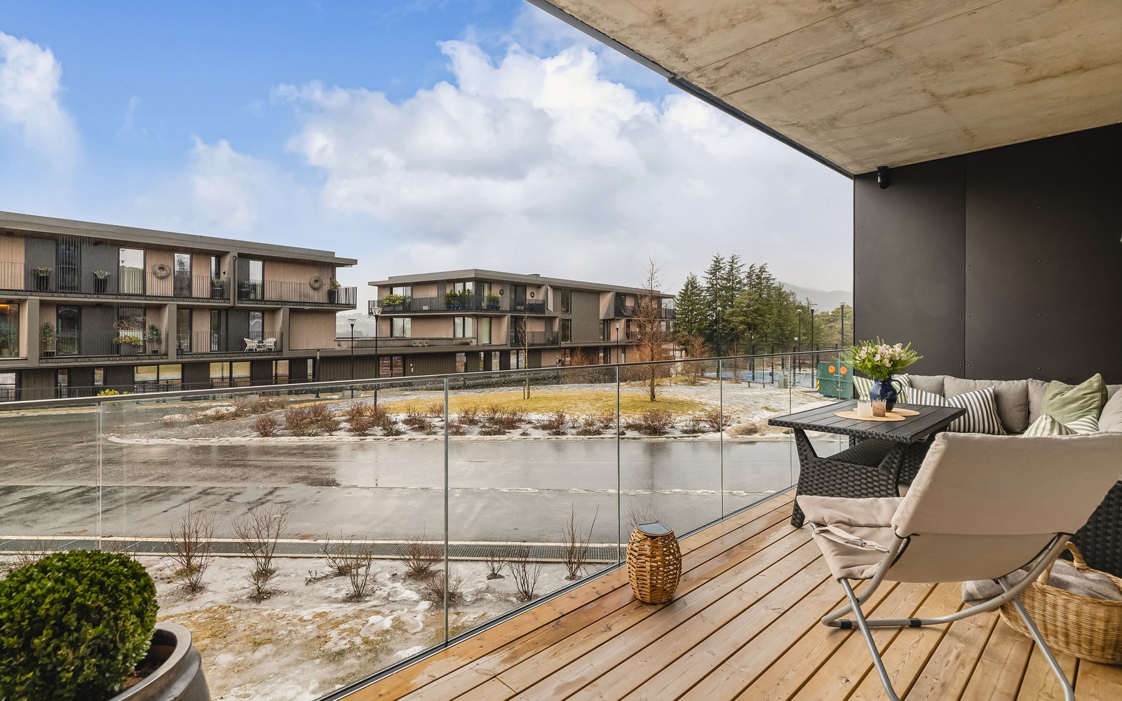 Balkongen måler 12 kvadratmeter Galleribilde