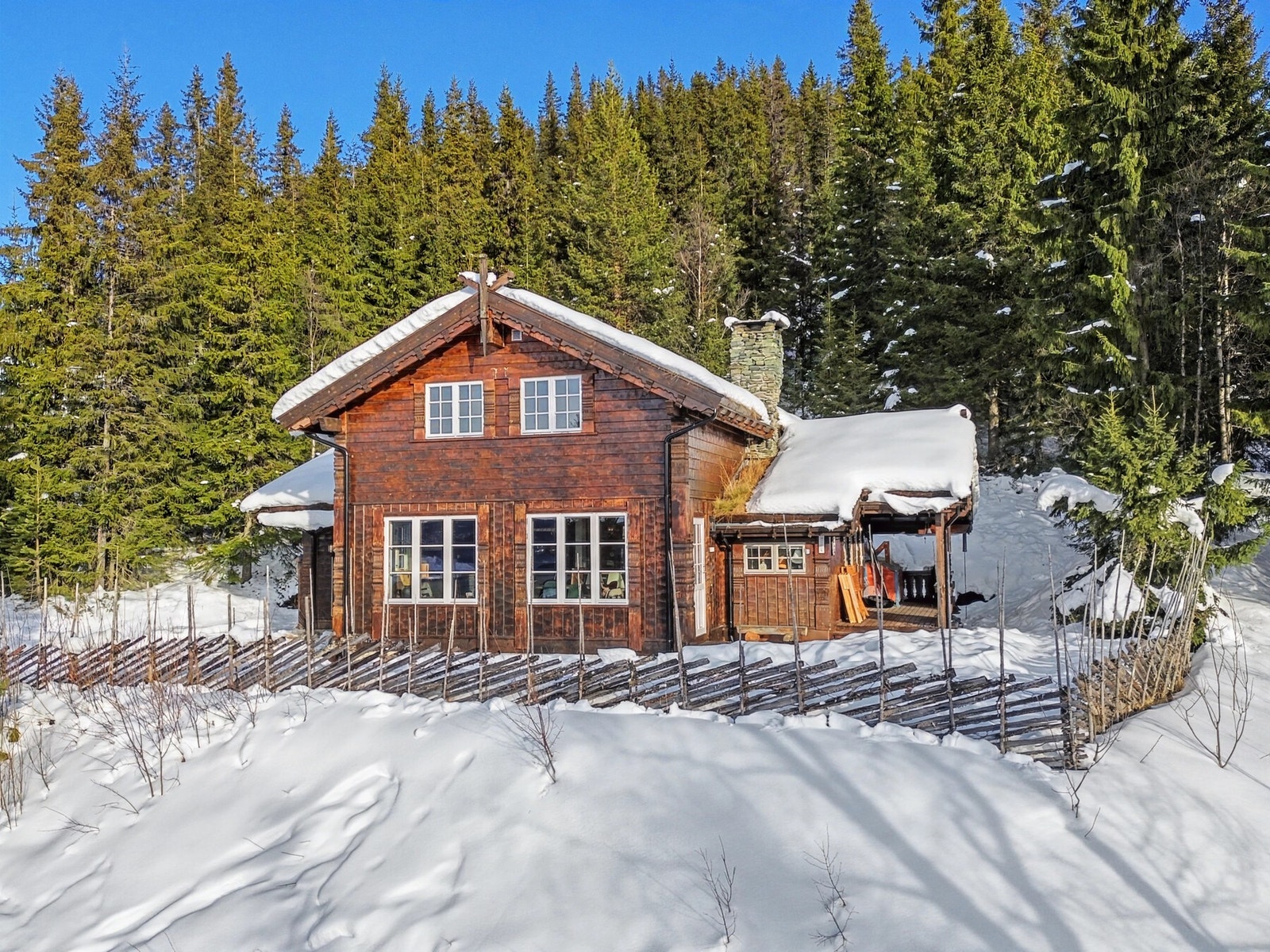 Velkommen til Marmorvegen 13 på Nesfjellet! Foto Eie og Uthus Photography. Galleribilde