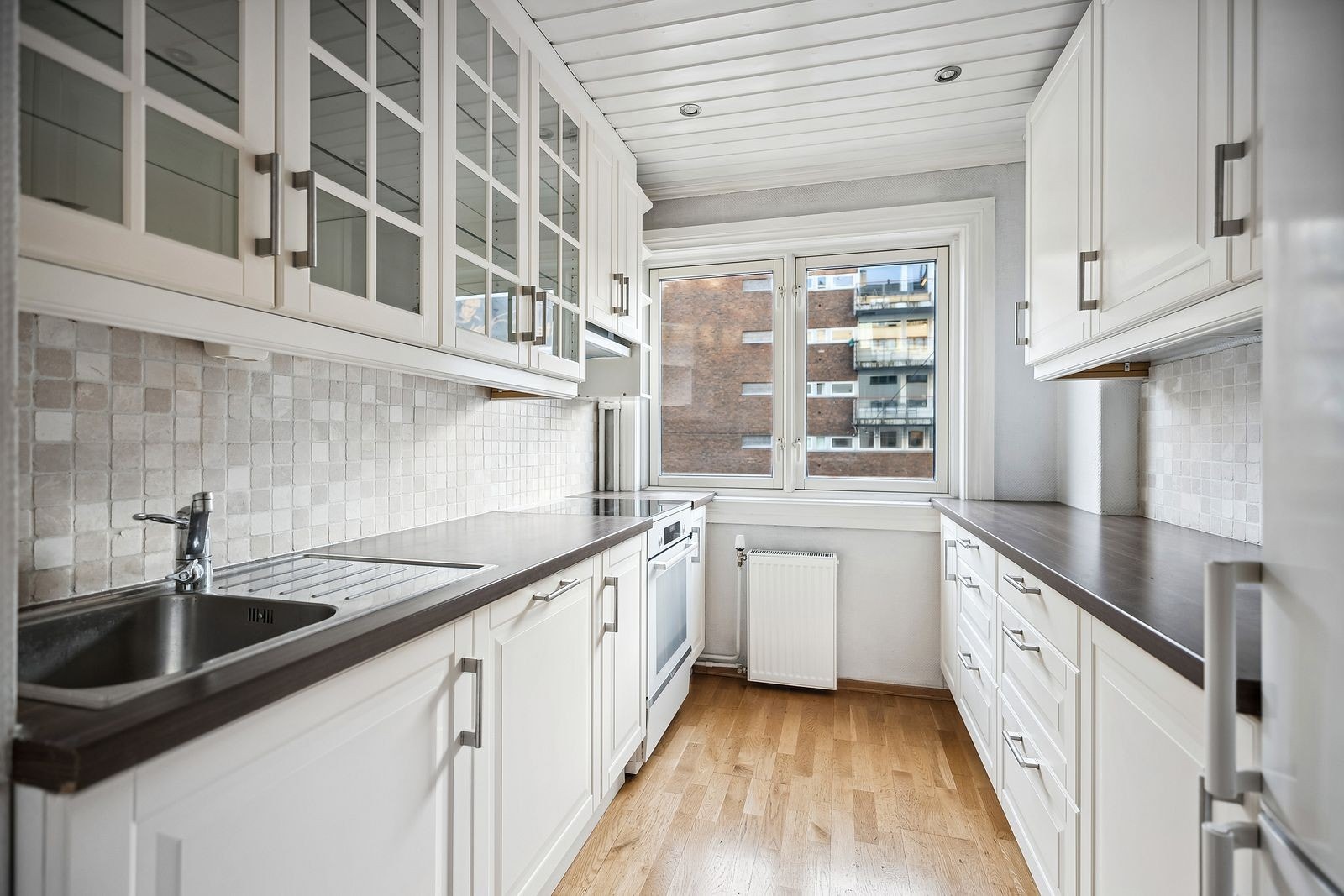 Kjøkken med alt av hvitevarer inkl. Galleribilde