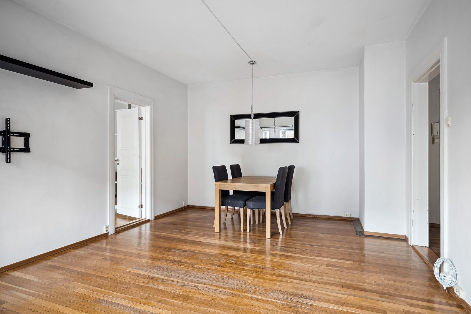 Stue med god plass til spisebord. Galleribilde