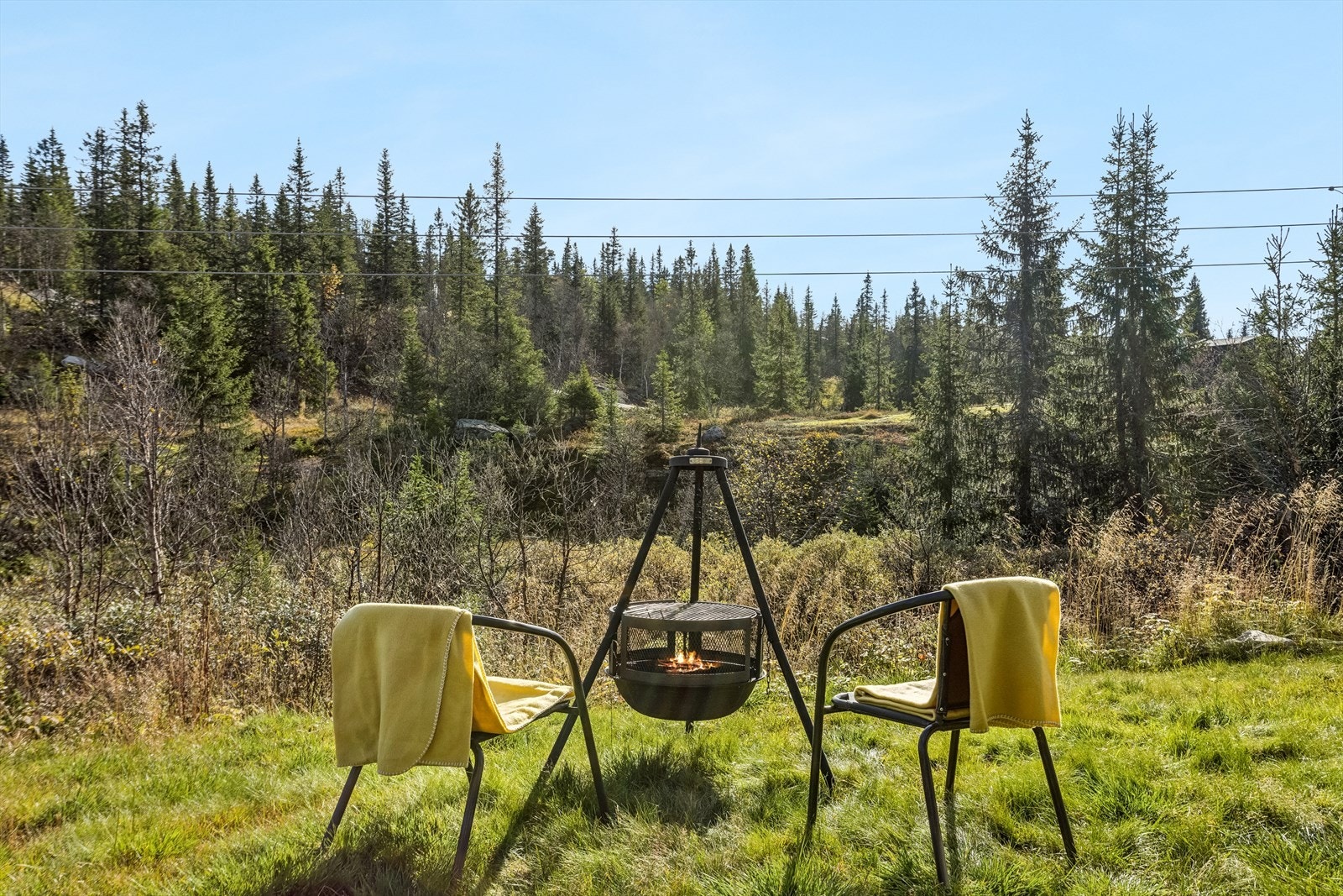 Hyggelig plass til å sette bålpanna og høre elva sildre forbi. Galleribilde