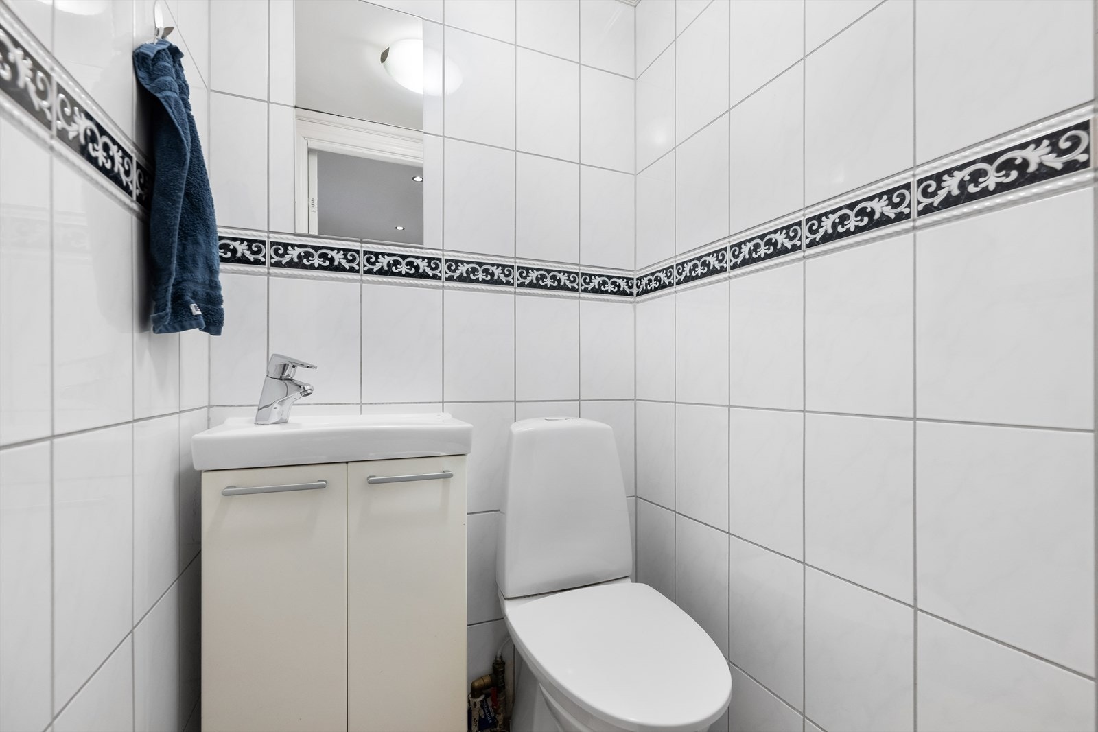 Boligen har et eget toalett som er adskilt fra badet Galleribilde