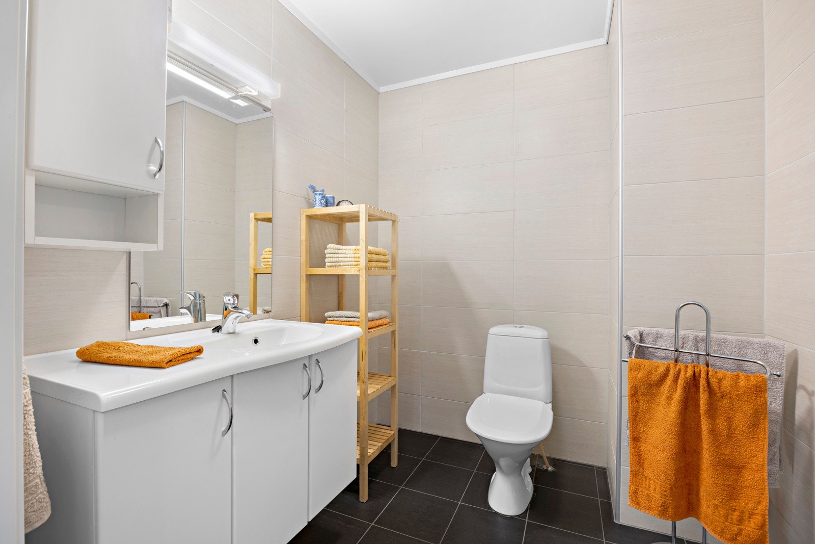 Stort bad / vaskerom med varmekabler i gulv Galleribilde