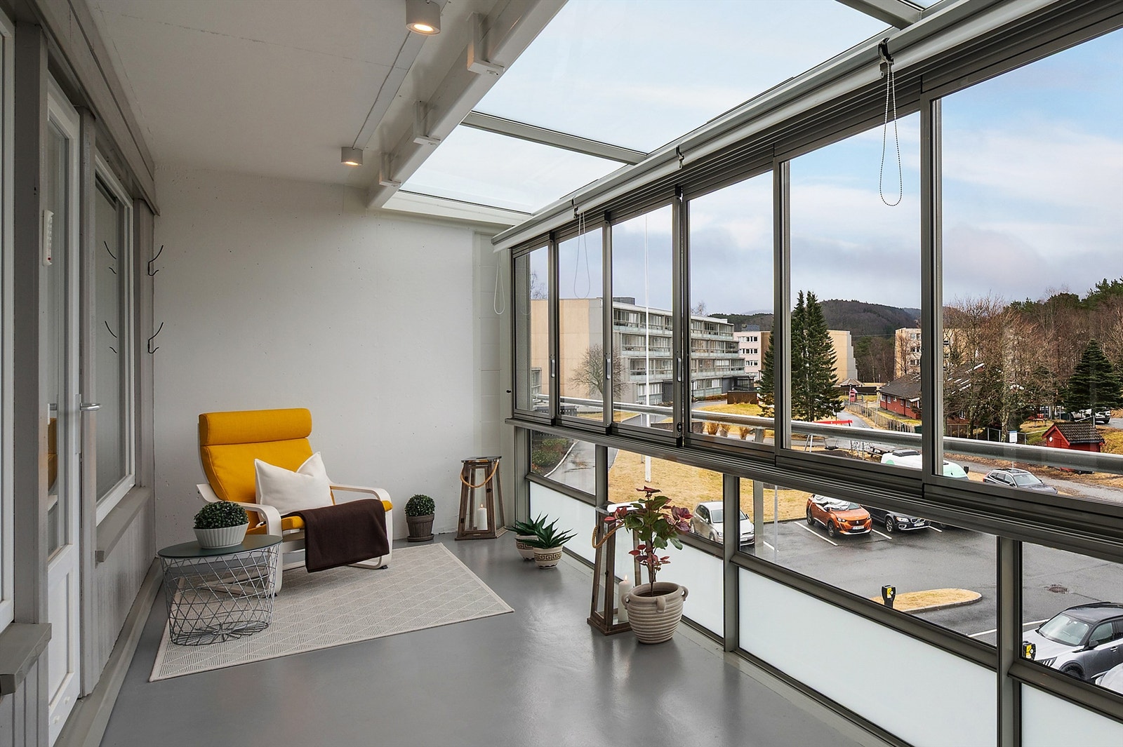 Stor og fin innglasset altan som ble utført i regi av borettslaget gjennom felles rehabilitering 2018-2020. Galleribilde