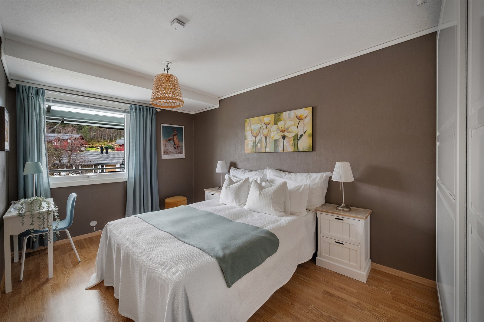 Soverom av behagelig størrelse Galleribilde