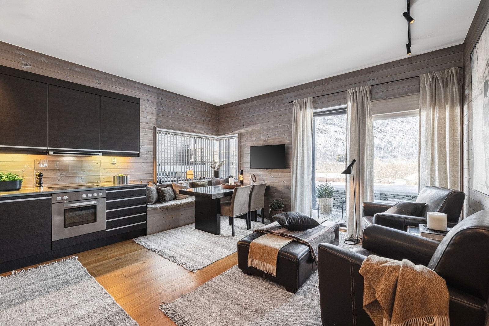 Leiligheten har en meget god standard, selges møblert og klar for innflytning til påske! Galleribilde