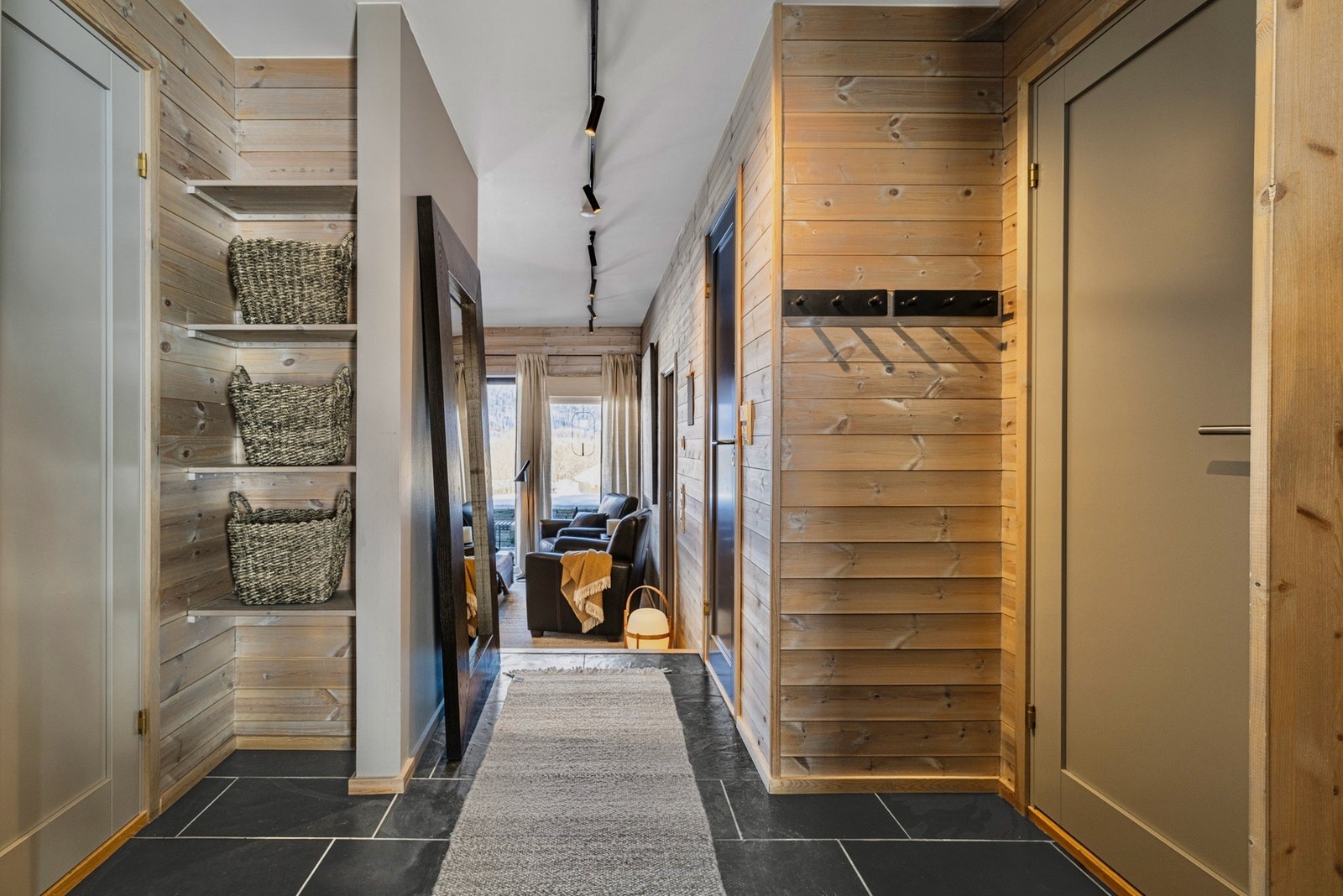 Gang med oppbevaringsplass Galleribilde