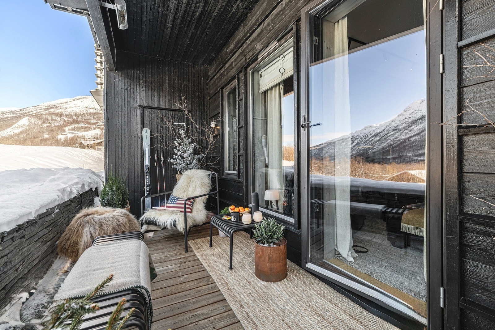 På terrassen finnes en av tre sportsboder. Galleribilde