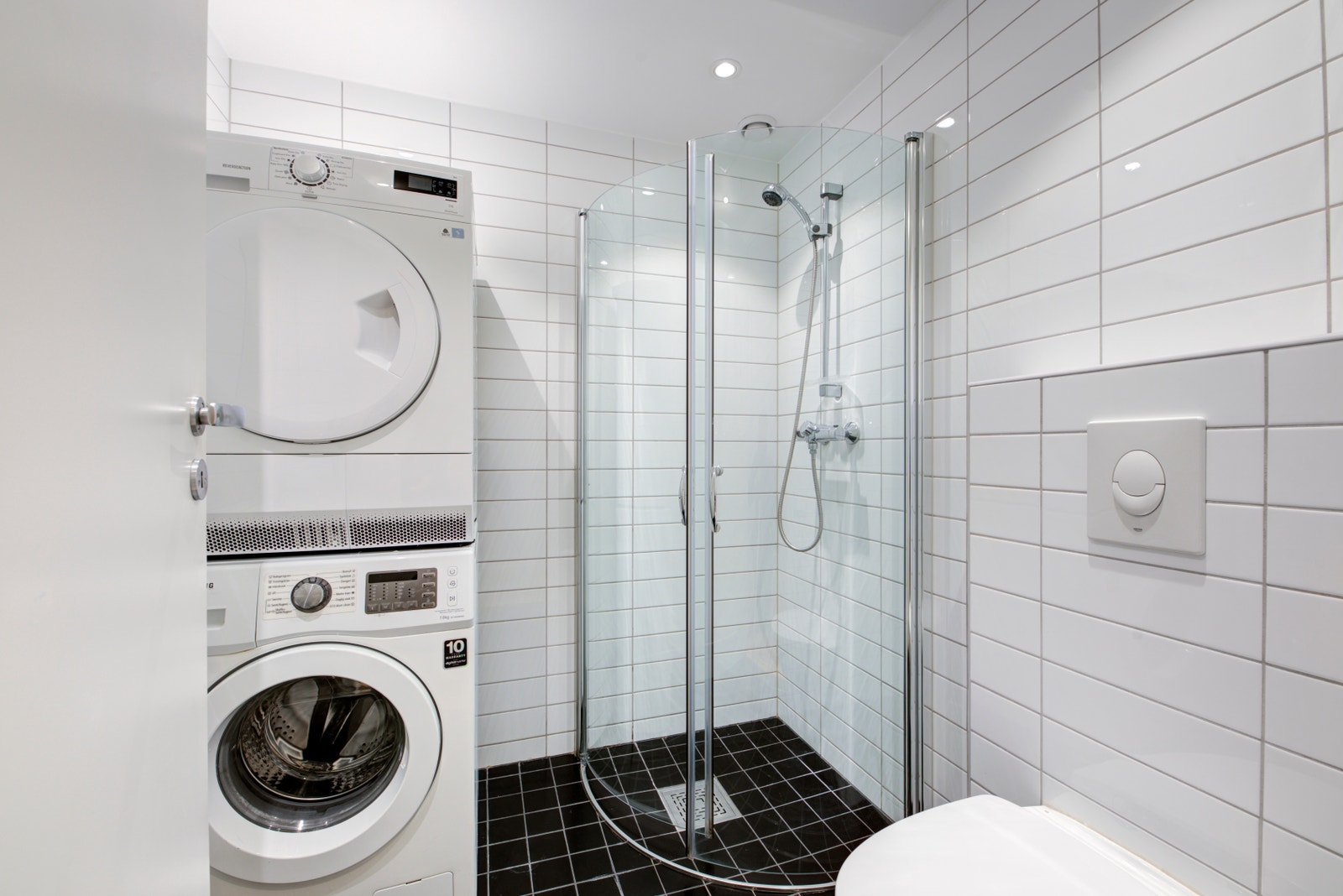 Bad 2 har vaskemaskin og tørketrommel Galleribilde
