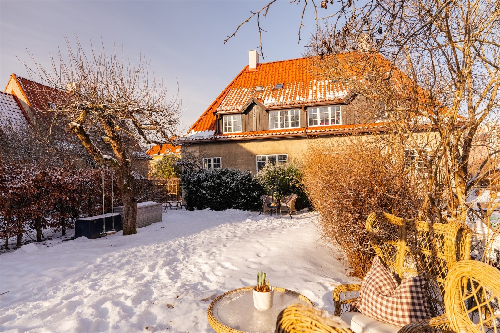 Det er god plass til diverse utemøblement, grill og det man måtte ønske. Galleribilde