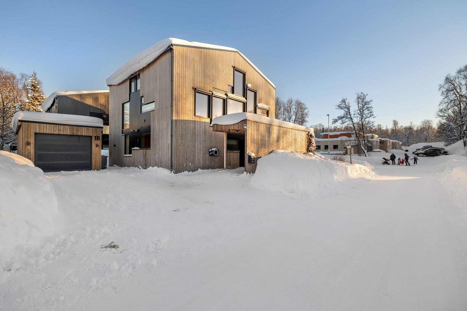 Boligen er beliggende på hjørnetomt mot sørvest Galleribilde