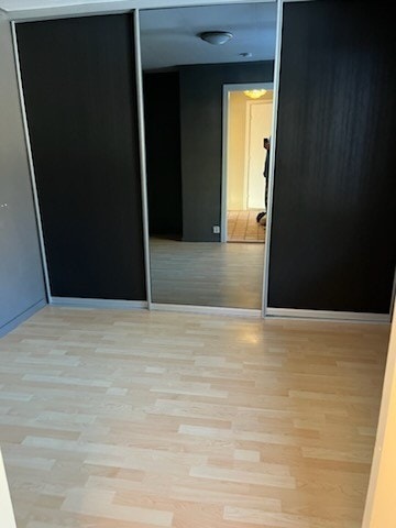 Soverom med god garderobeplass Galleribilde