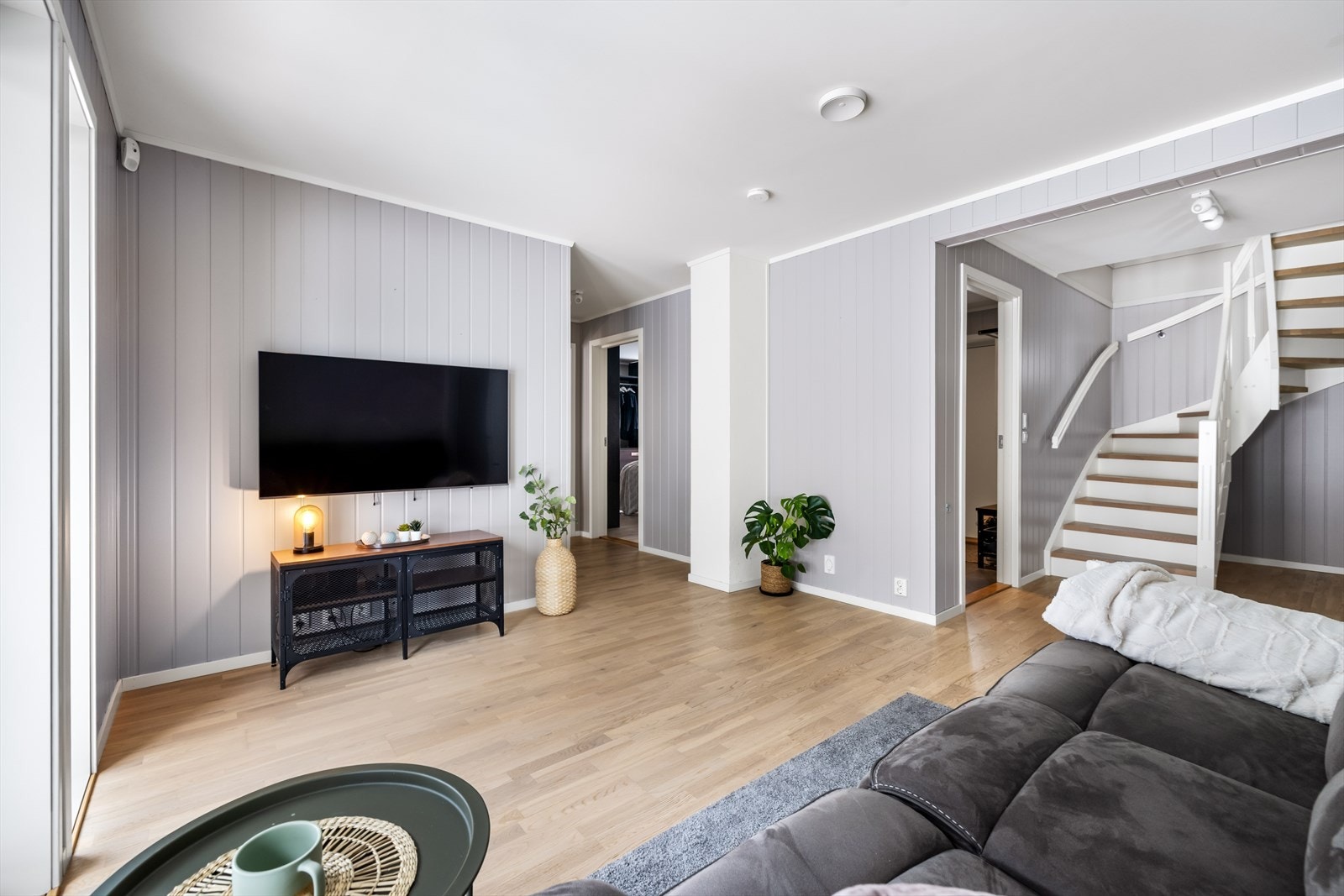 Stuen passer fint som tv-rom, lekerom til barna eller hjemmekontor hvis det er et behov. Galleribilde