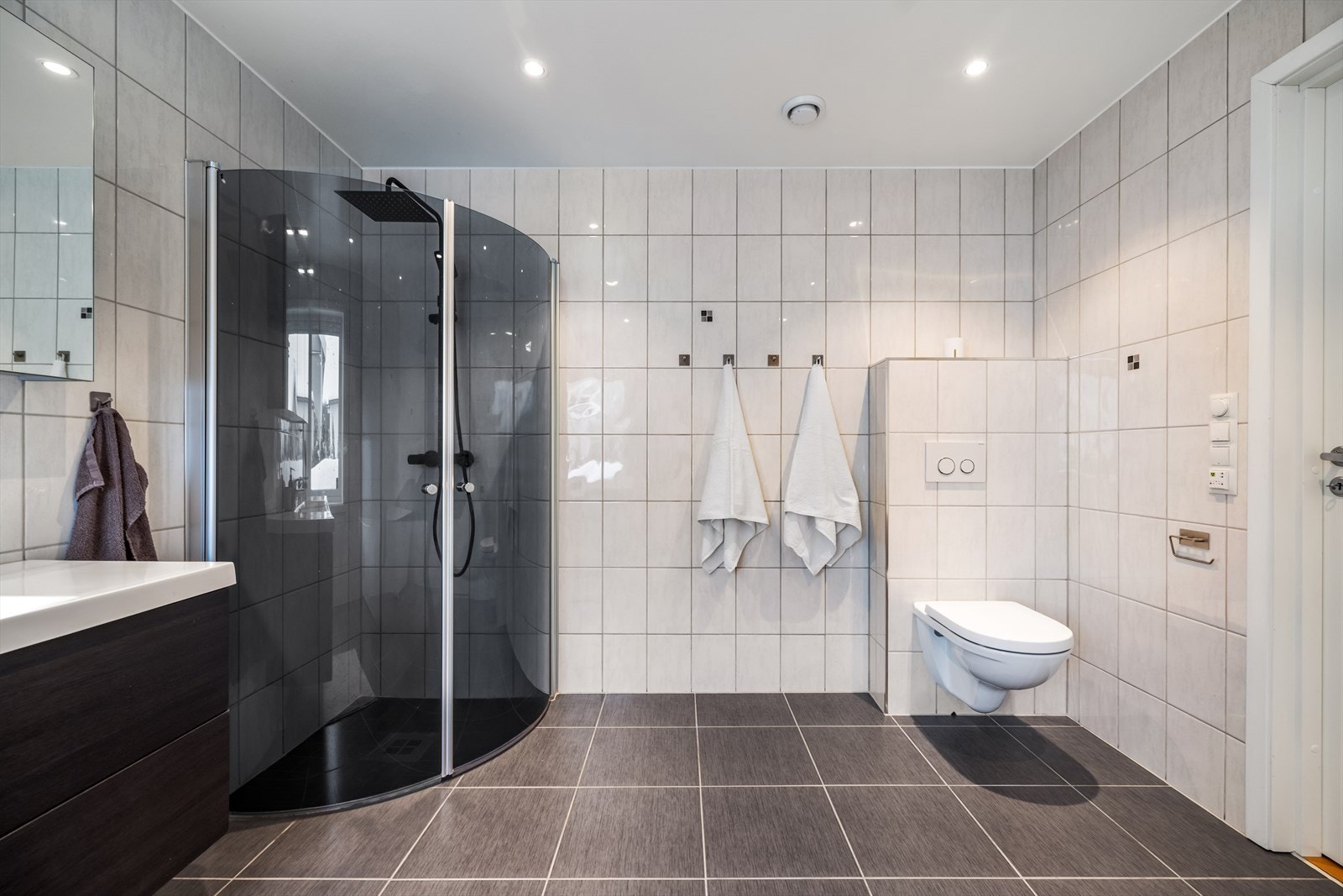 Det er både dusj og badekar installert - perfekt for barnefamilier. Galleribilde