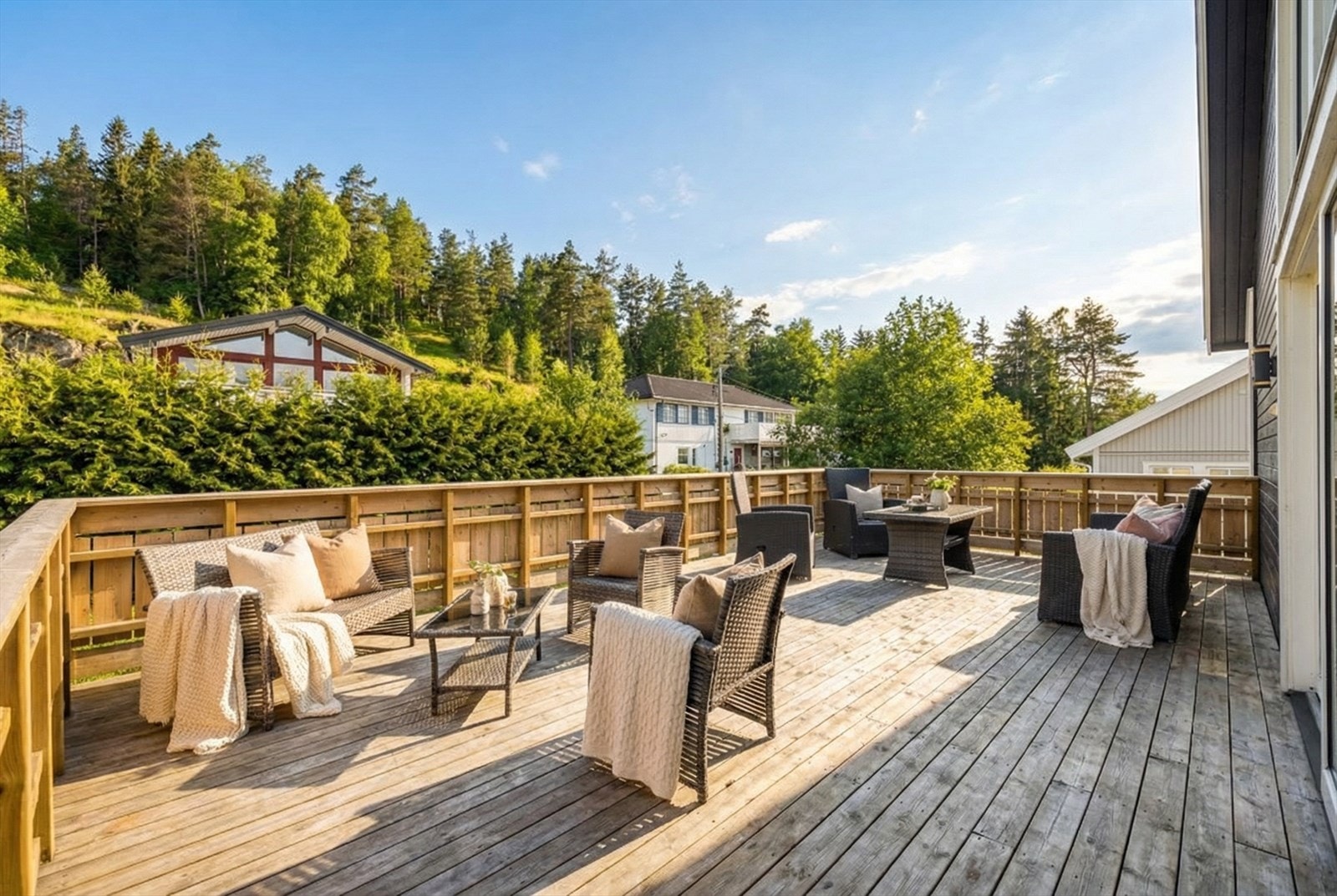 AI redigert bilde av takterrasse på sommerstid (kan være avvik mot virkeligheten). Galleribilde