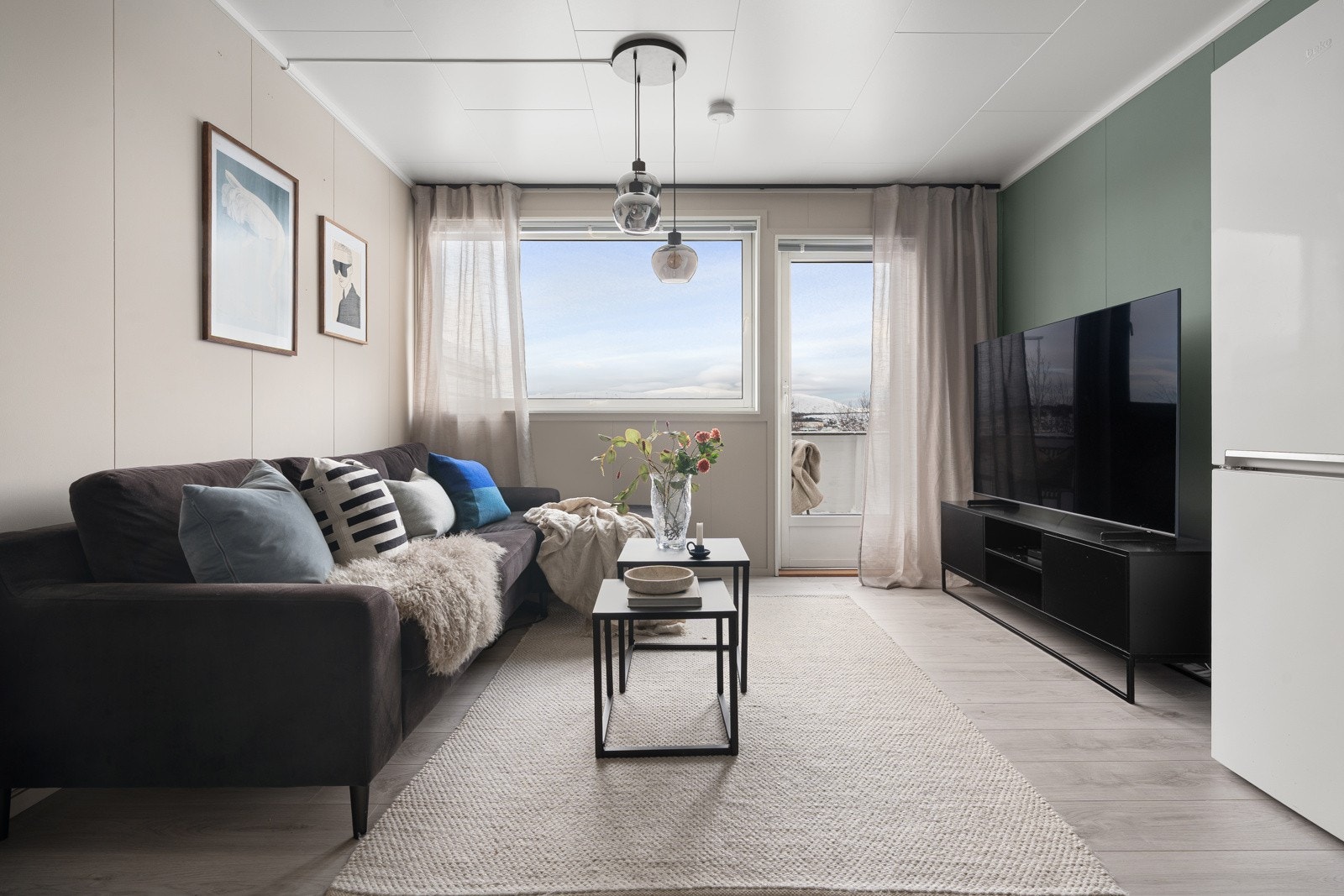 Store vindusflater som gir rikelig med lysinnslipp og bevarer den flotte utsikten. Galleribilde