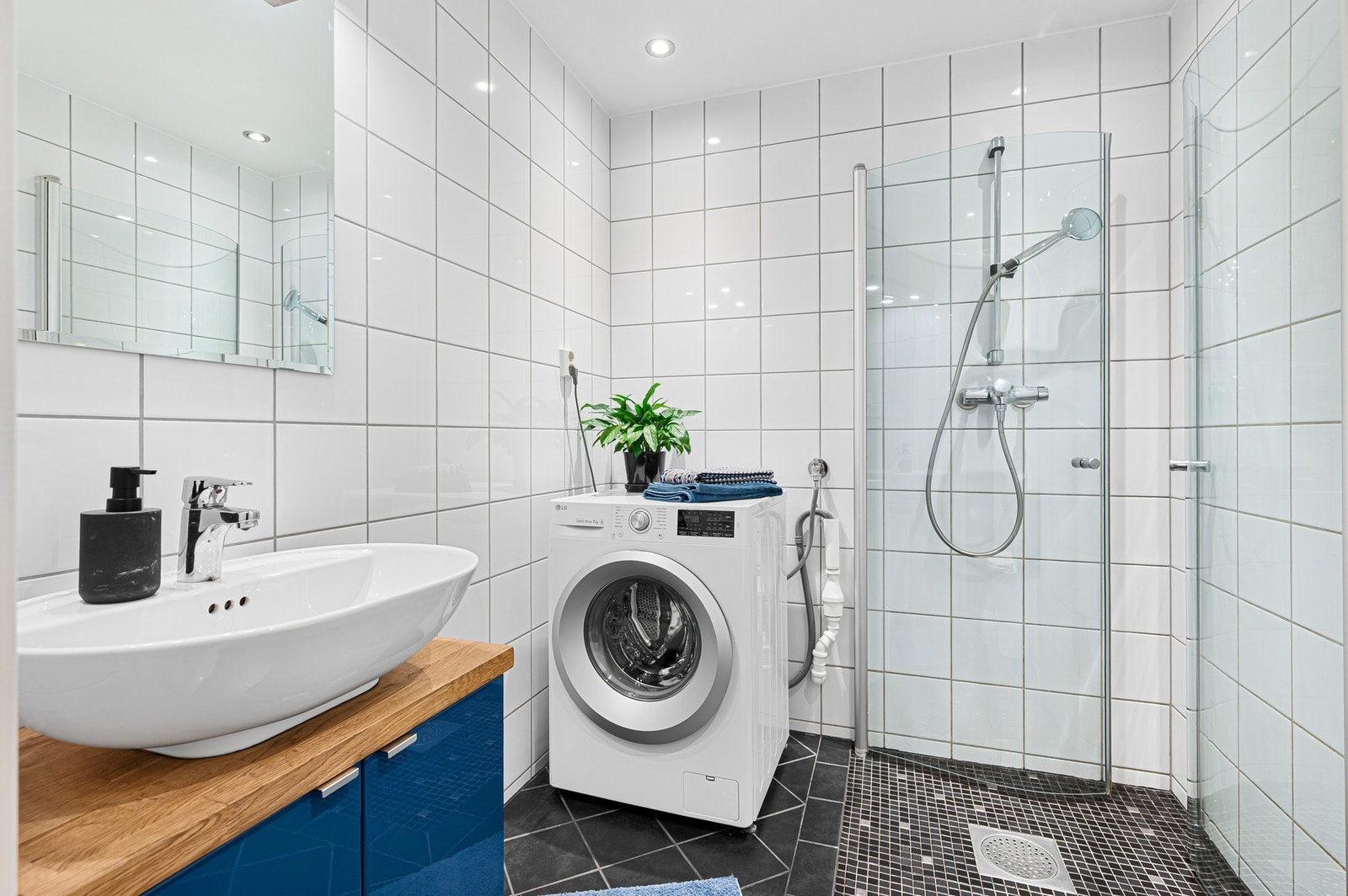 Flislagt bad med gulvvarme. Galleribilde