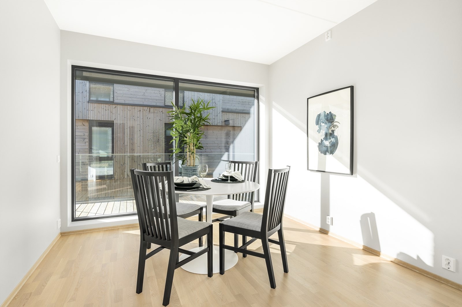 Spiseplass med alternativ innredning. Galleribilde