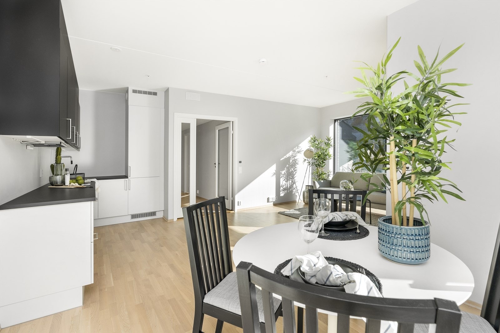 God plass til spiseplass ved kjøkken. Galleribilde