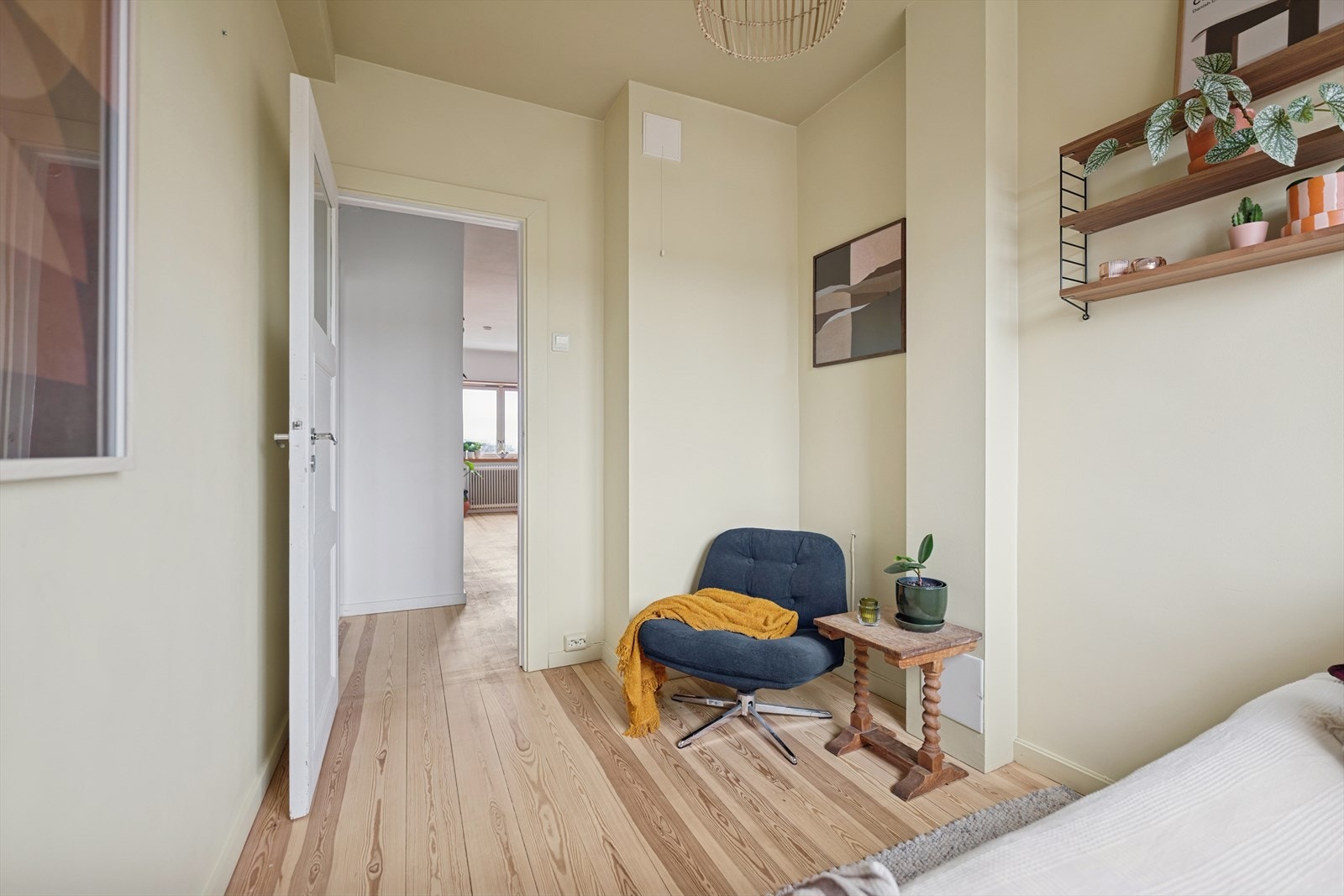 Her får du enkelt plass til seng og tilhørende garderobe om ønskelig Galleribilde