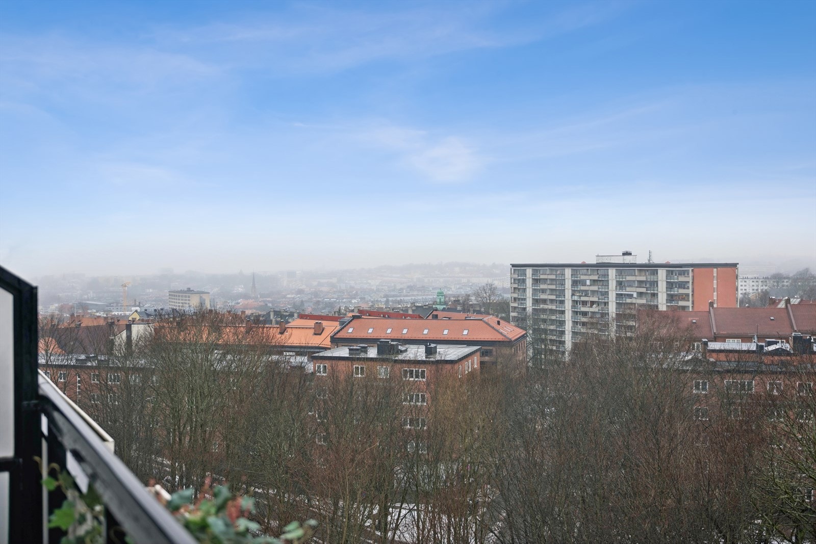 På balkongen sitter du skjermet til men du nyter ettermiddag- og kveldssol Galleribilde
