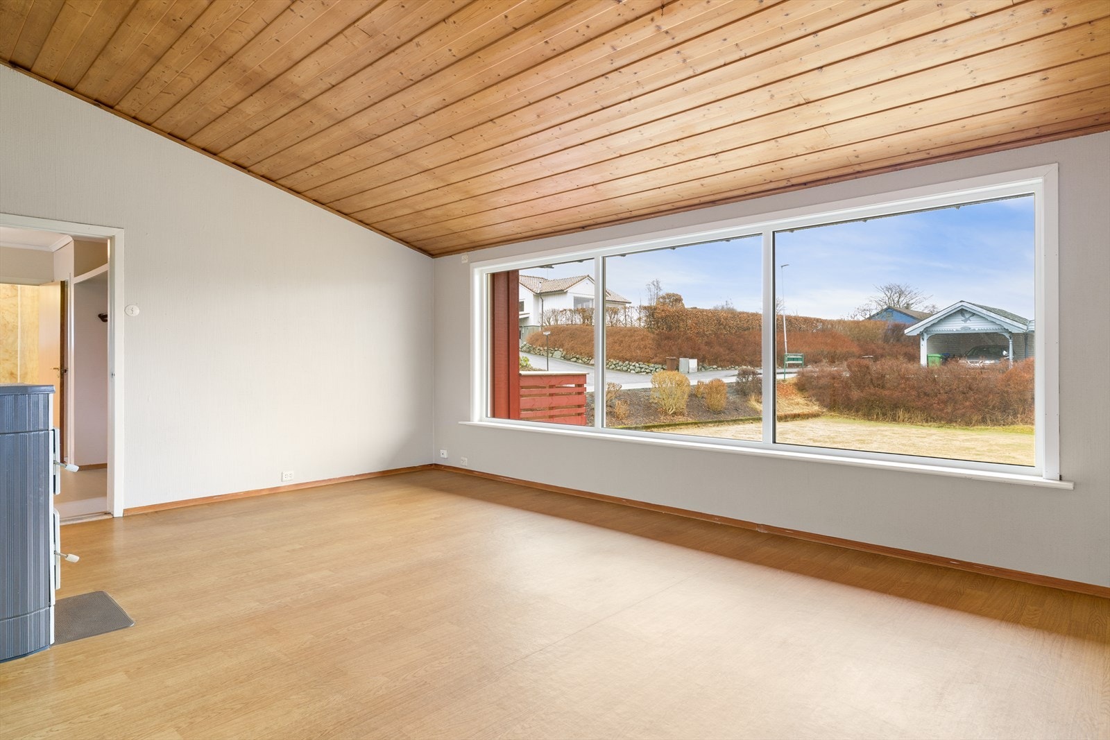 I hovedetasjen det belegg på de fleste gulv og tapet på vegger. Galleribilde