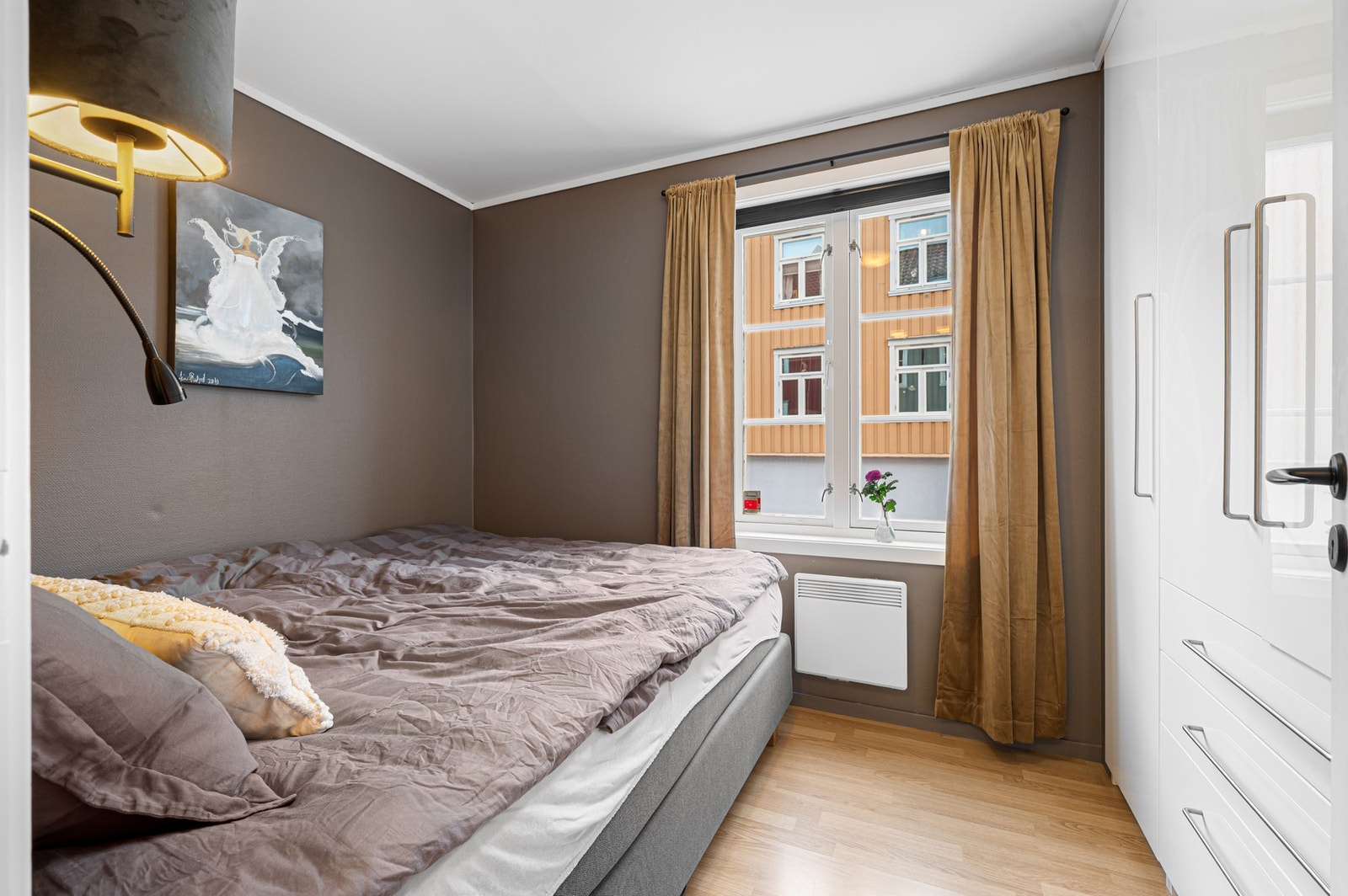 Pent soverom på 7,7 kvadratmeter. Galleribilde