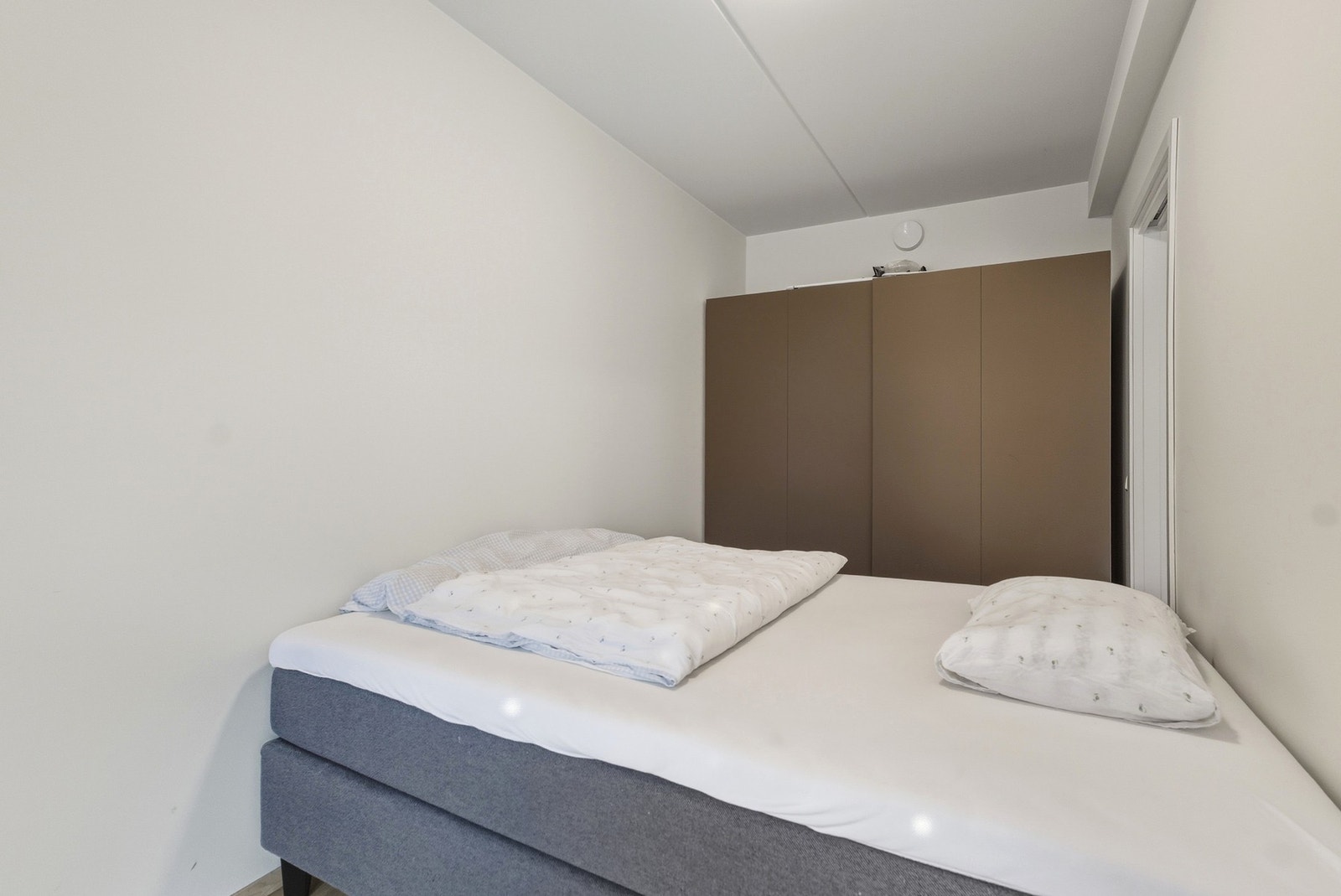 Og det er godt med oppbevaringsplass i skap Galleribilde